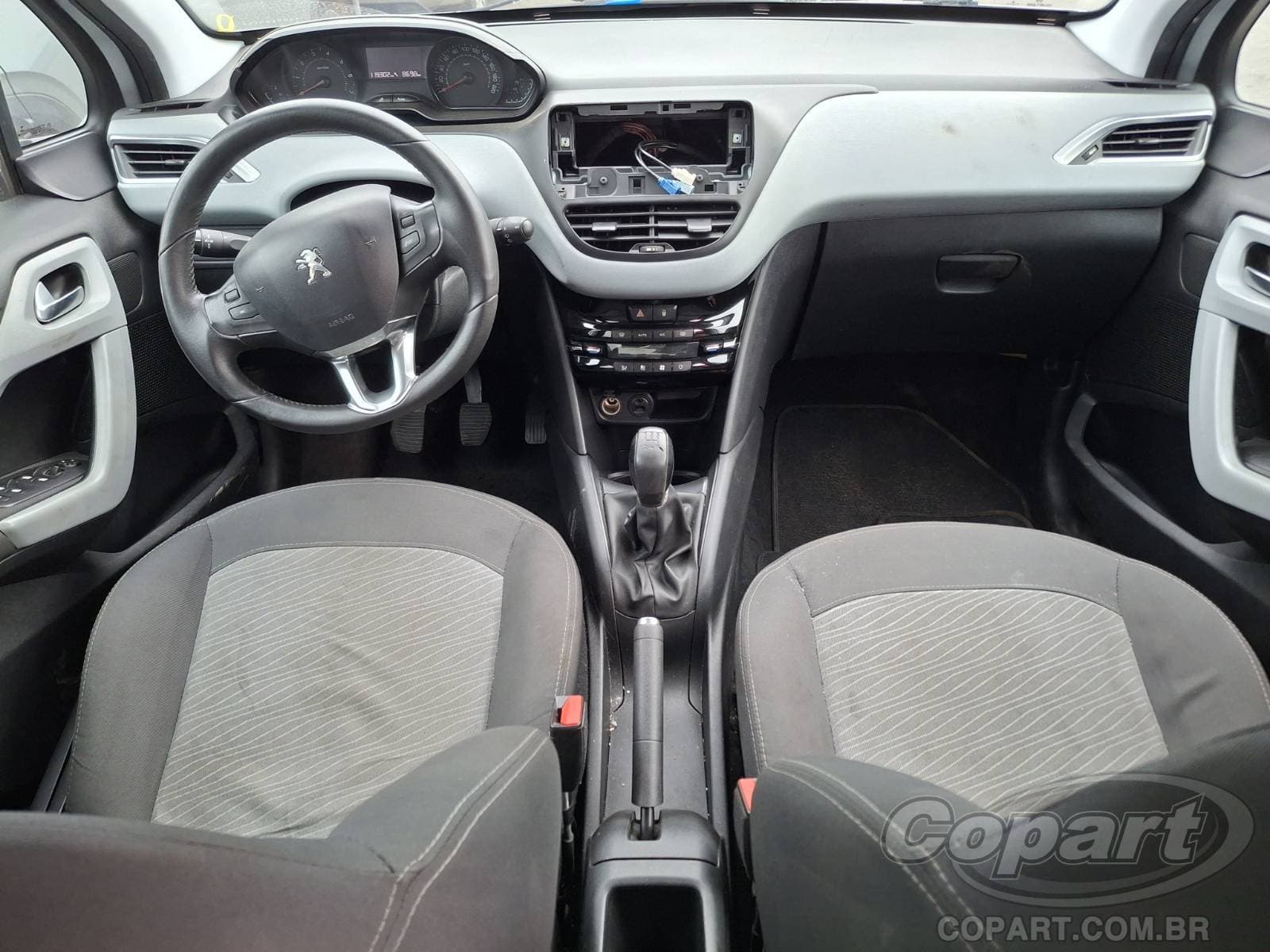 Peugeot 208 2016 — foto 9