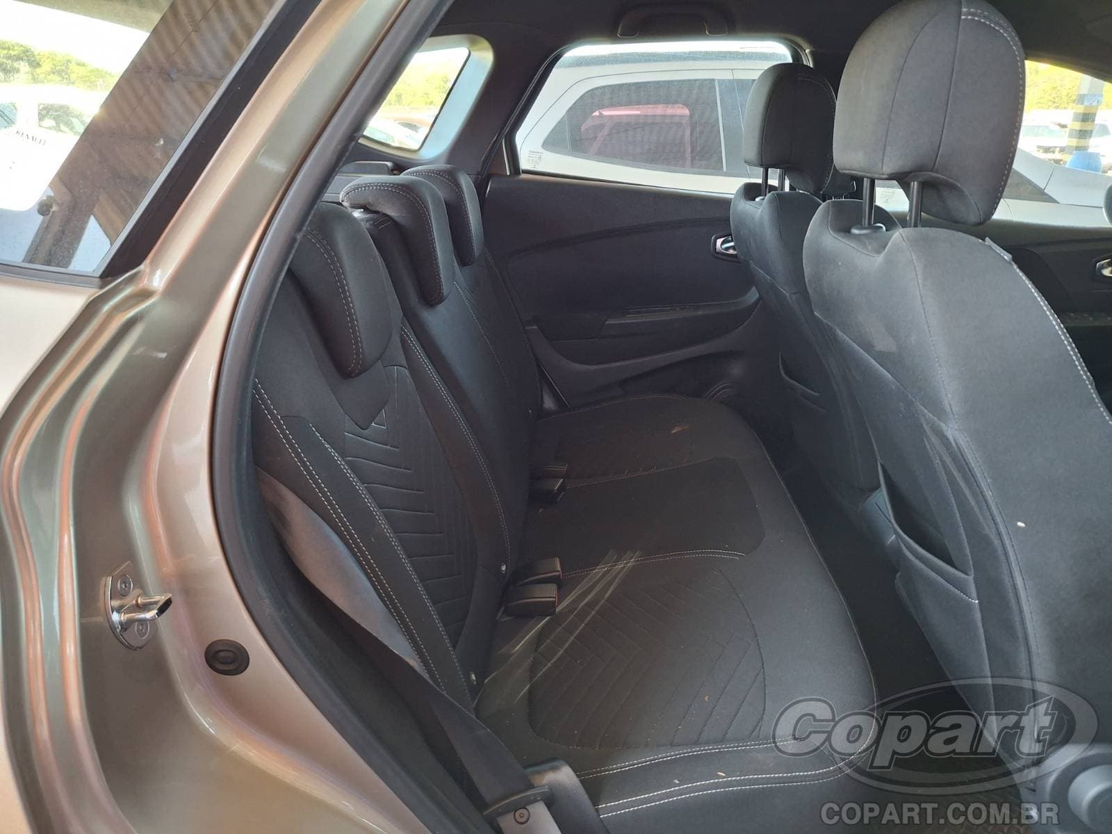 Renault Captur 2022 — foto 6
