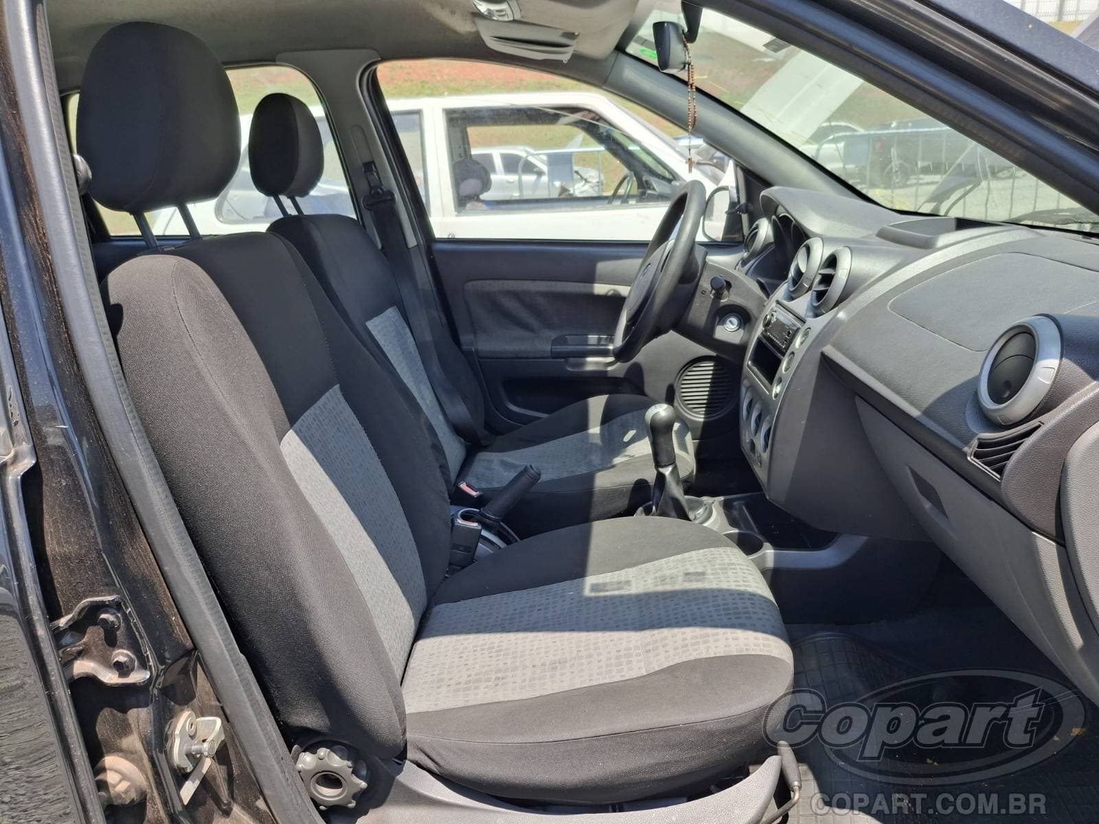 Ford Fiesta Sedan 2014 — foto 5
