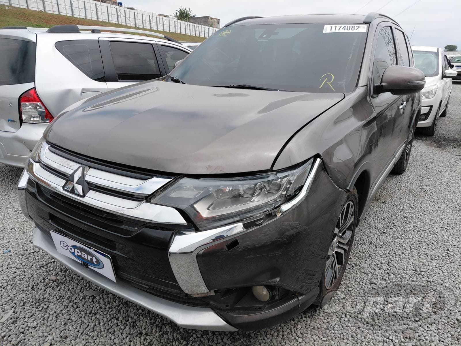 Mitsubishi Outlander 2016 — foto 2