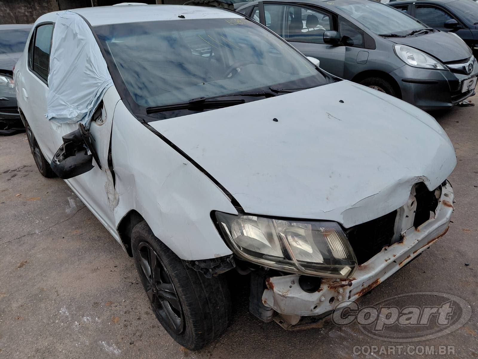 Renault Logan 2015 — foto 1