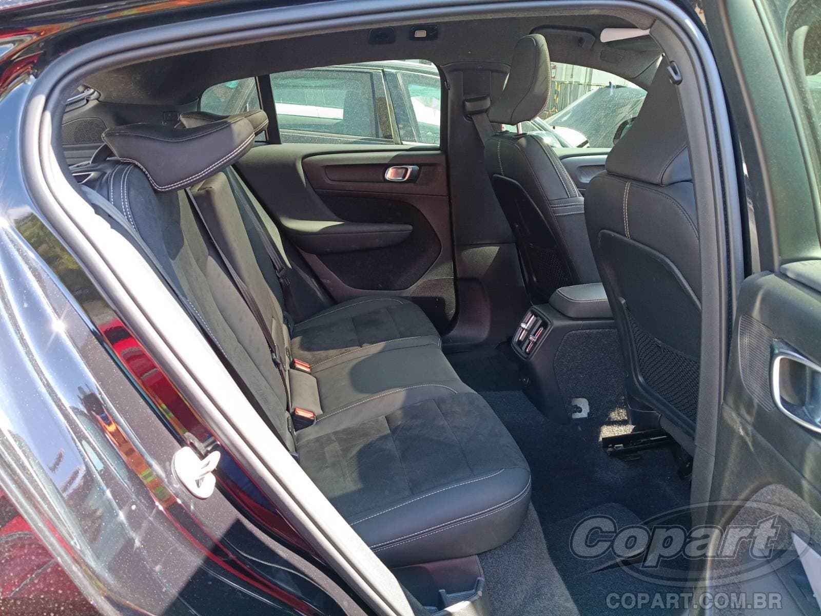 Volvo C40 2023 — foto 6
