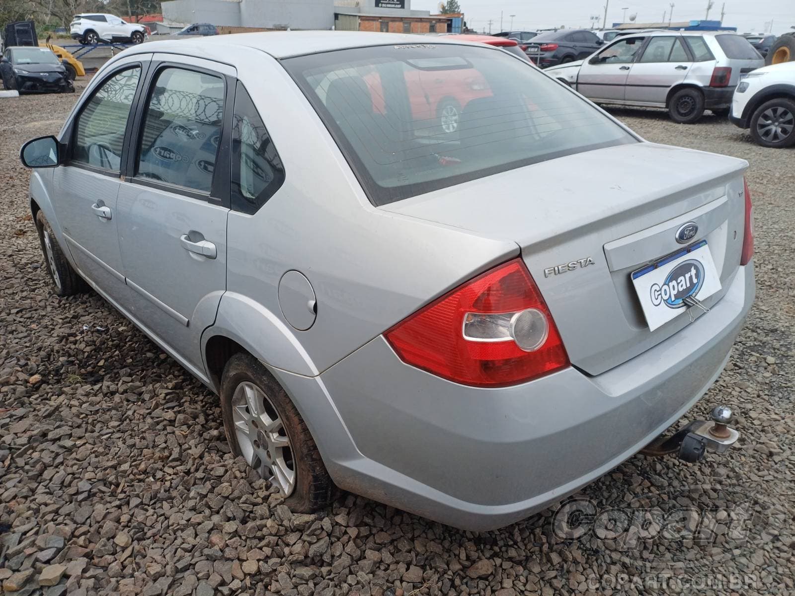 Ford Fiesta Sedan 2009 — foto 3