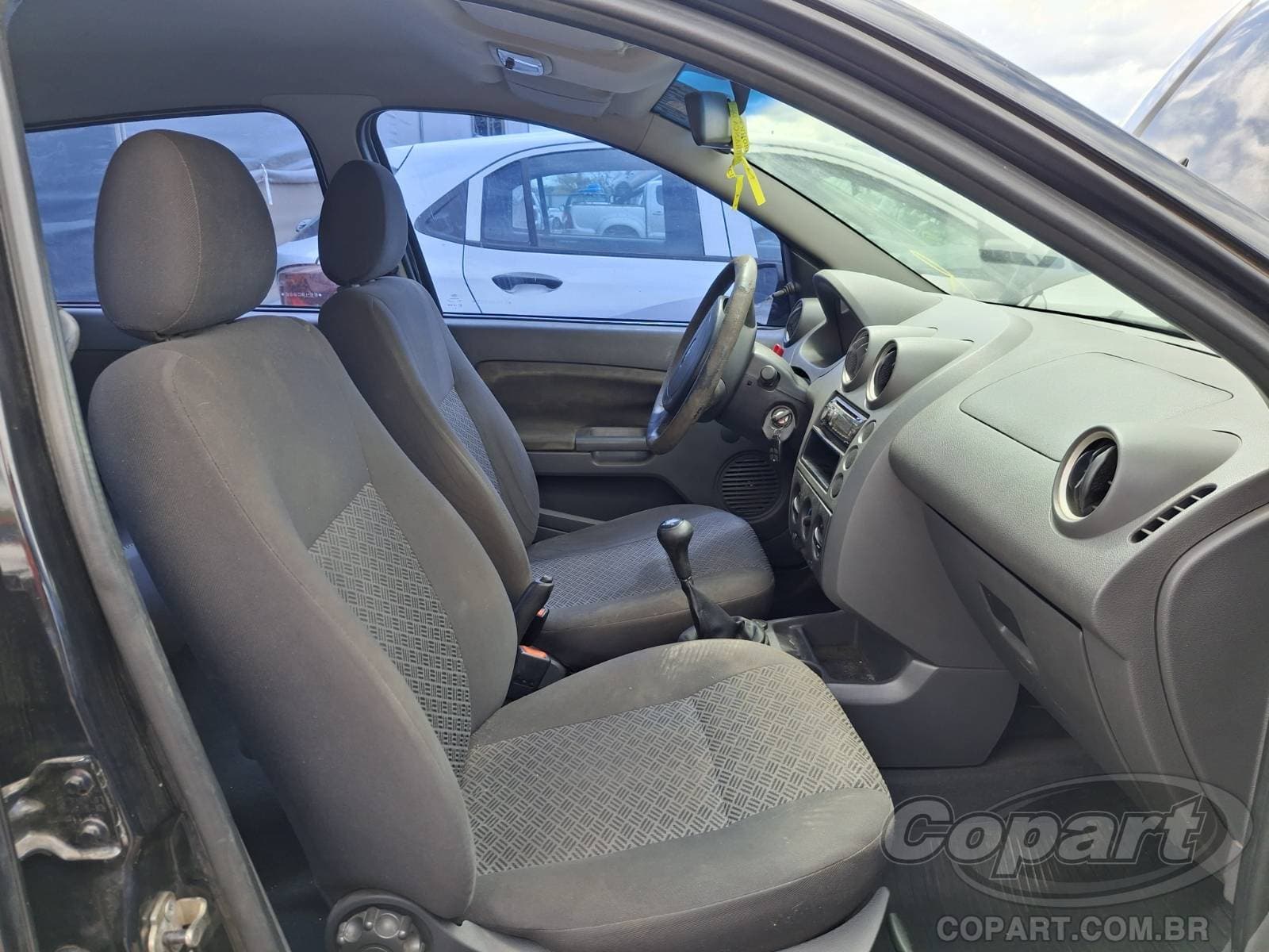 Ford Fiesta Sedan 2006 — foto 5
