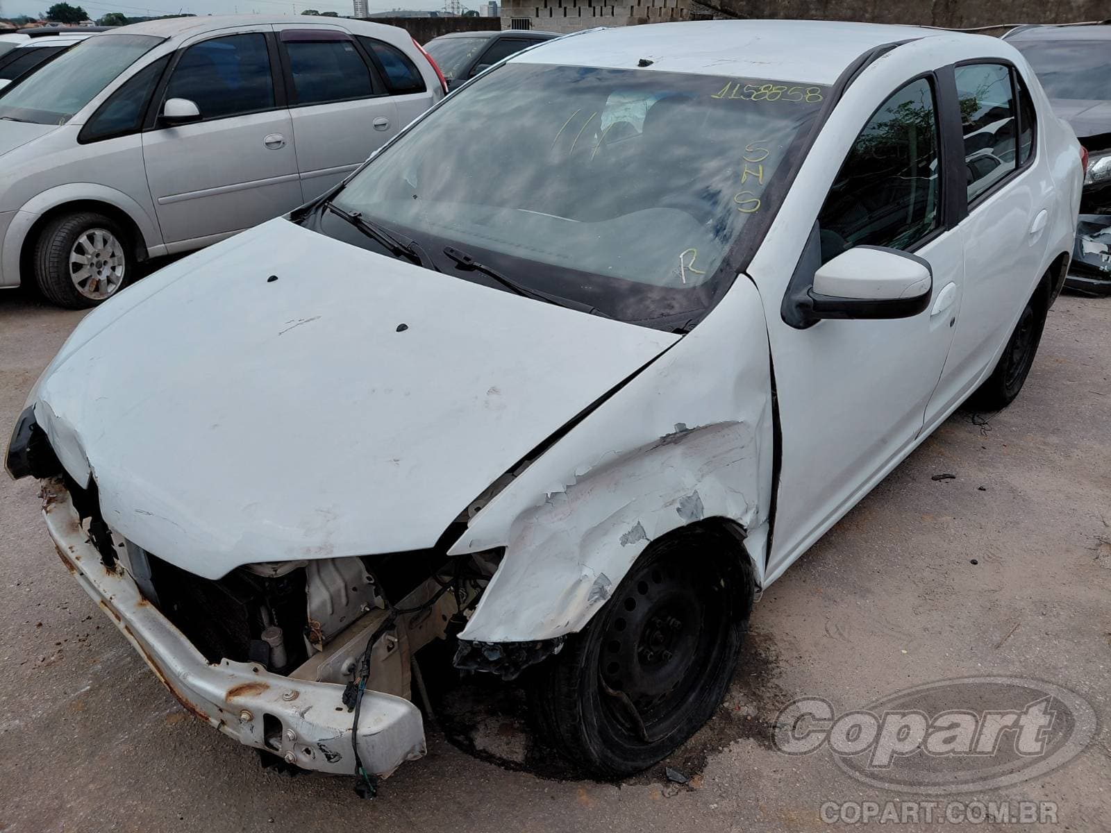 Renault Logan 2015 — foto 2