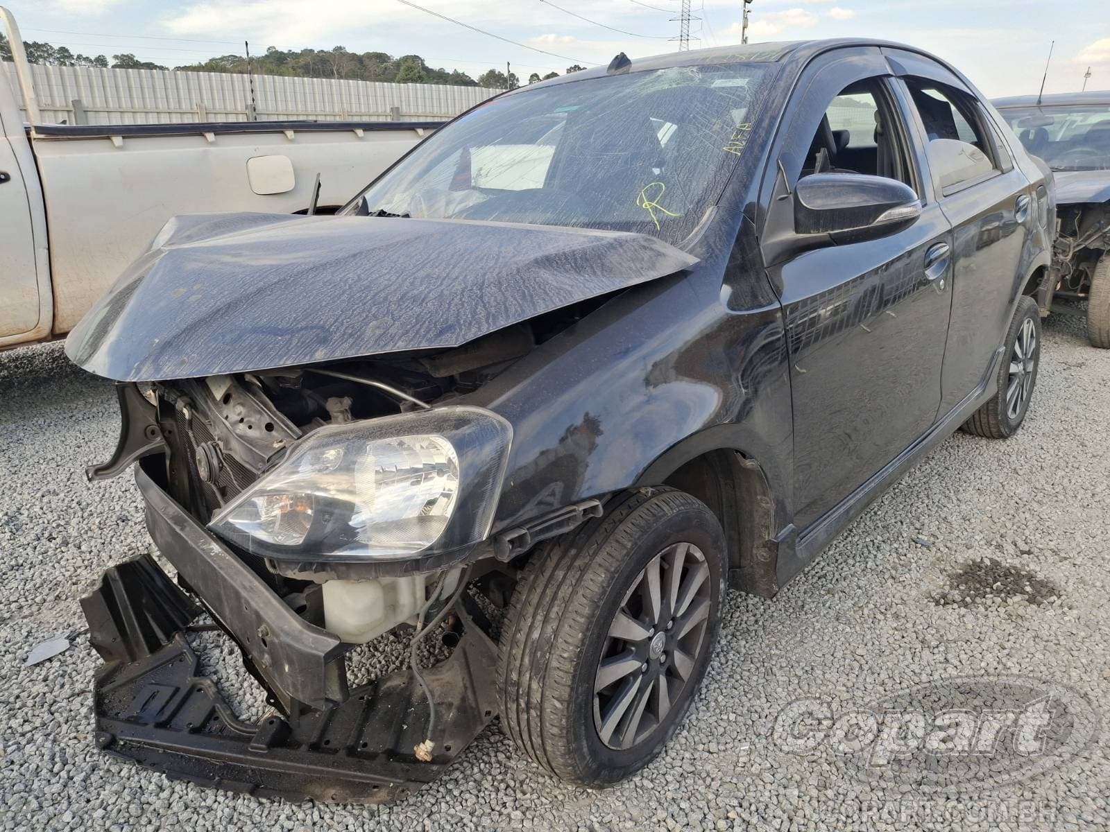 Toyota Etios Seda 2019 — foto 2