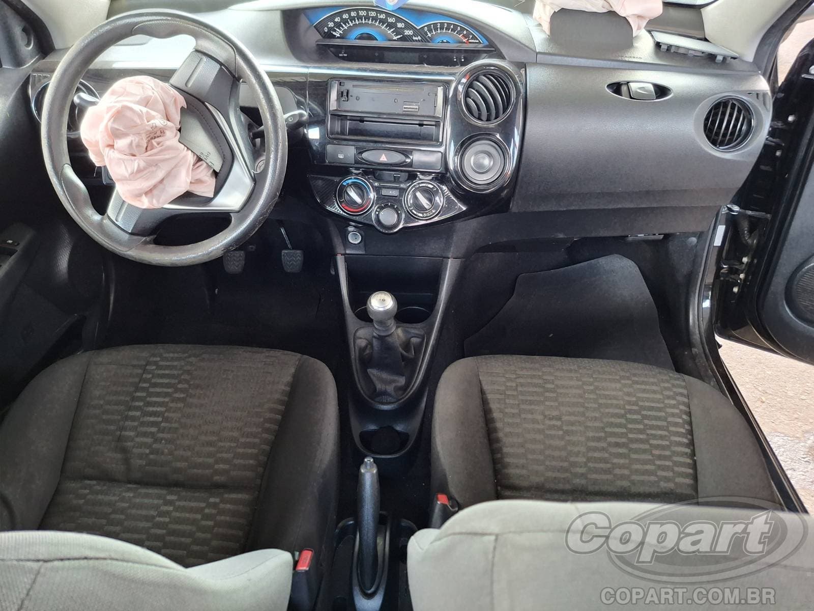 Toyota Etios 2016 — foto 9