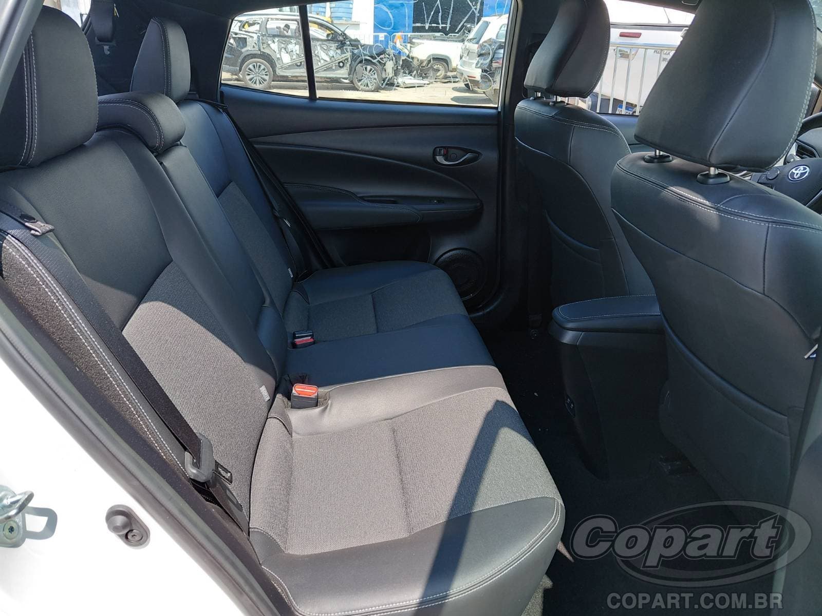 Toyota Yaris 2023 — foto 6