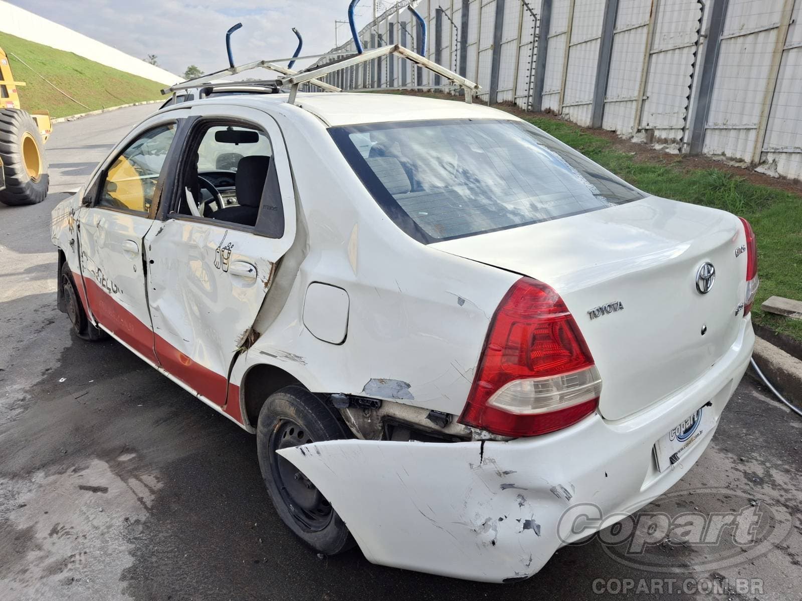 Toyota Etios Seda 2013 — foto 3