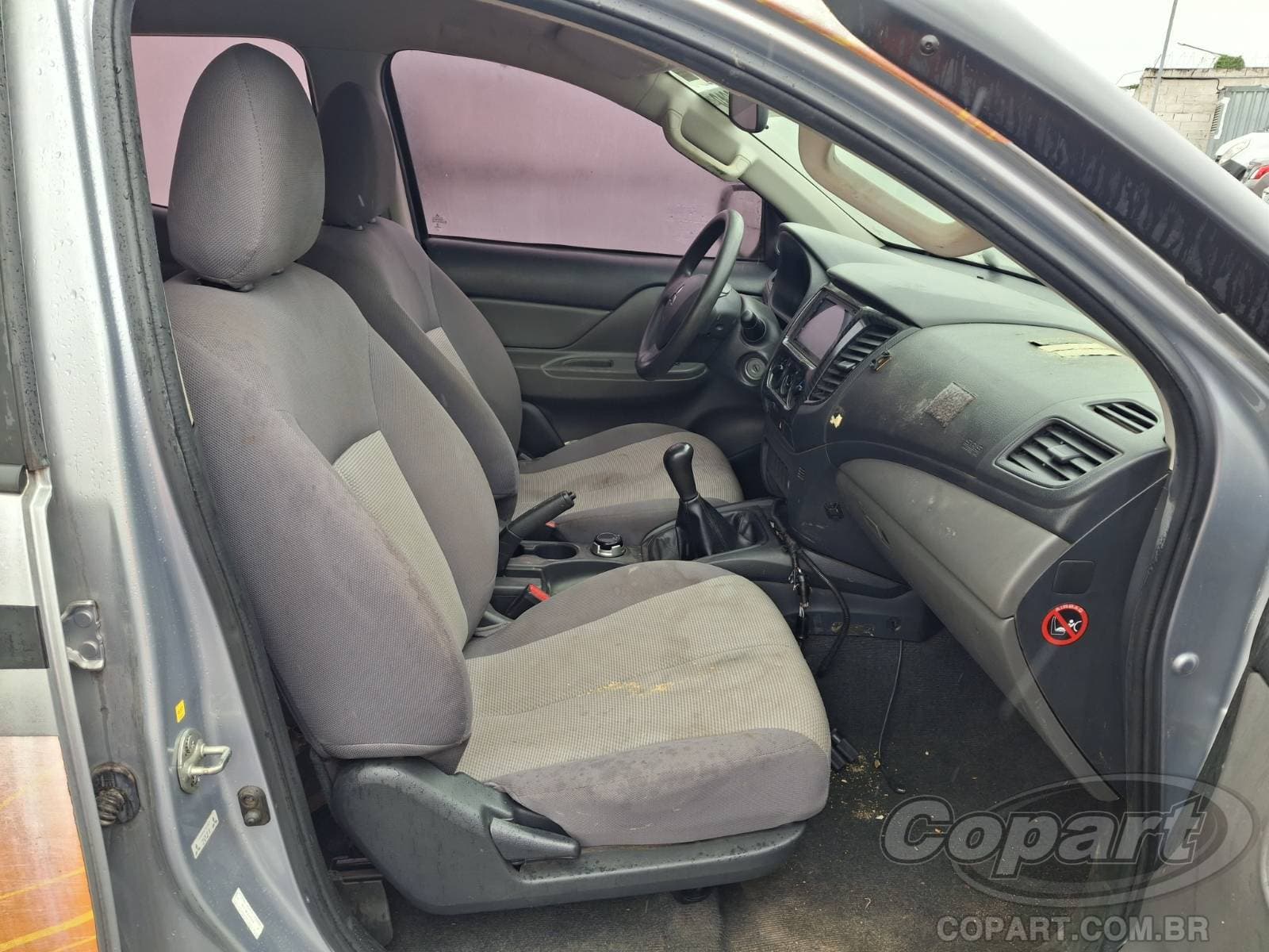 Mitsubishi L200 Triton 2021 — foto 5