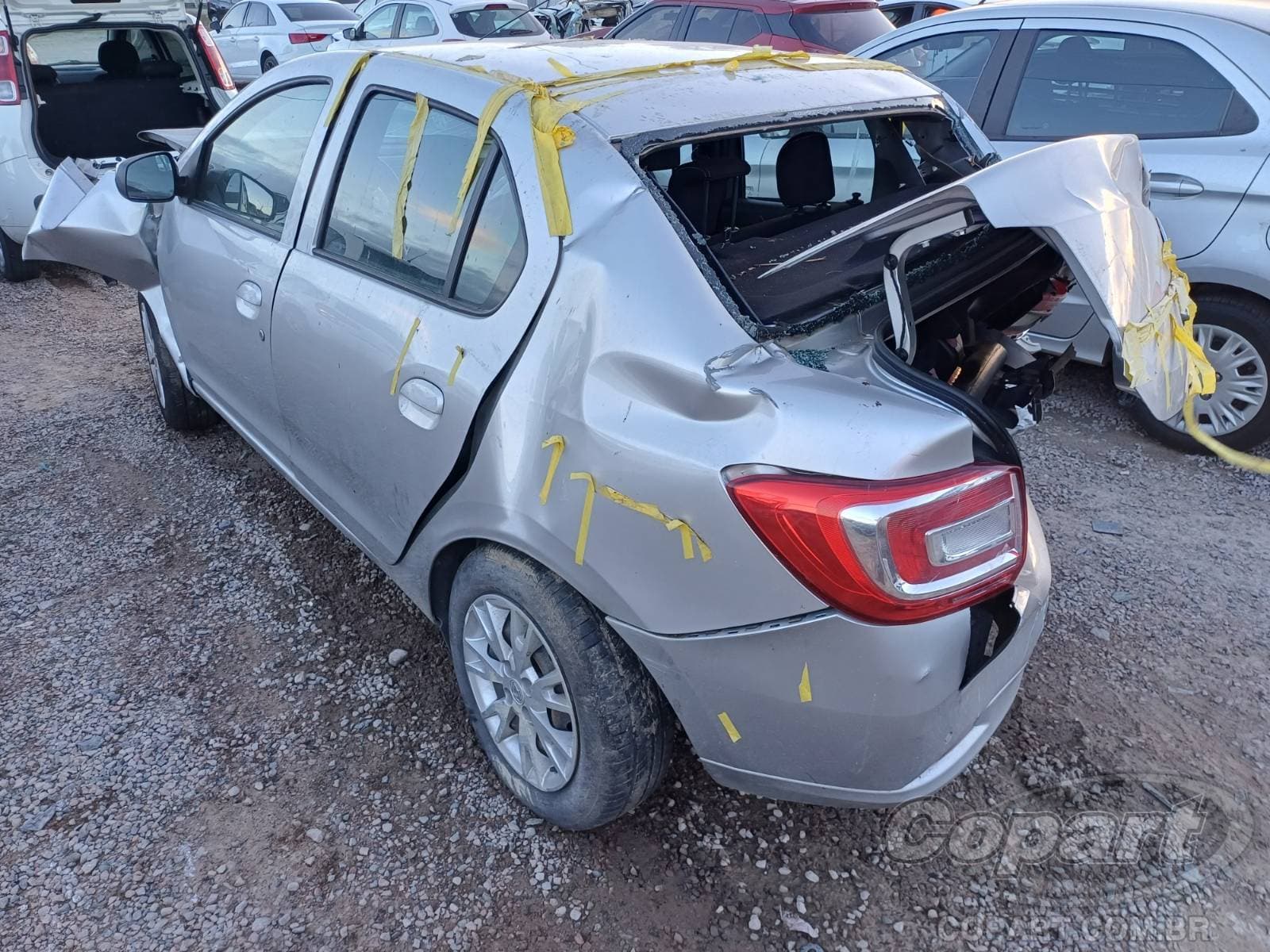 Renault Logan 2021 — foto 3