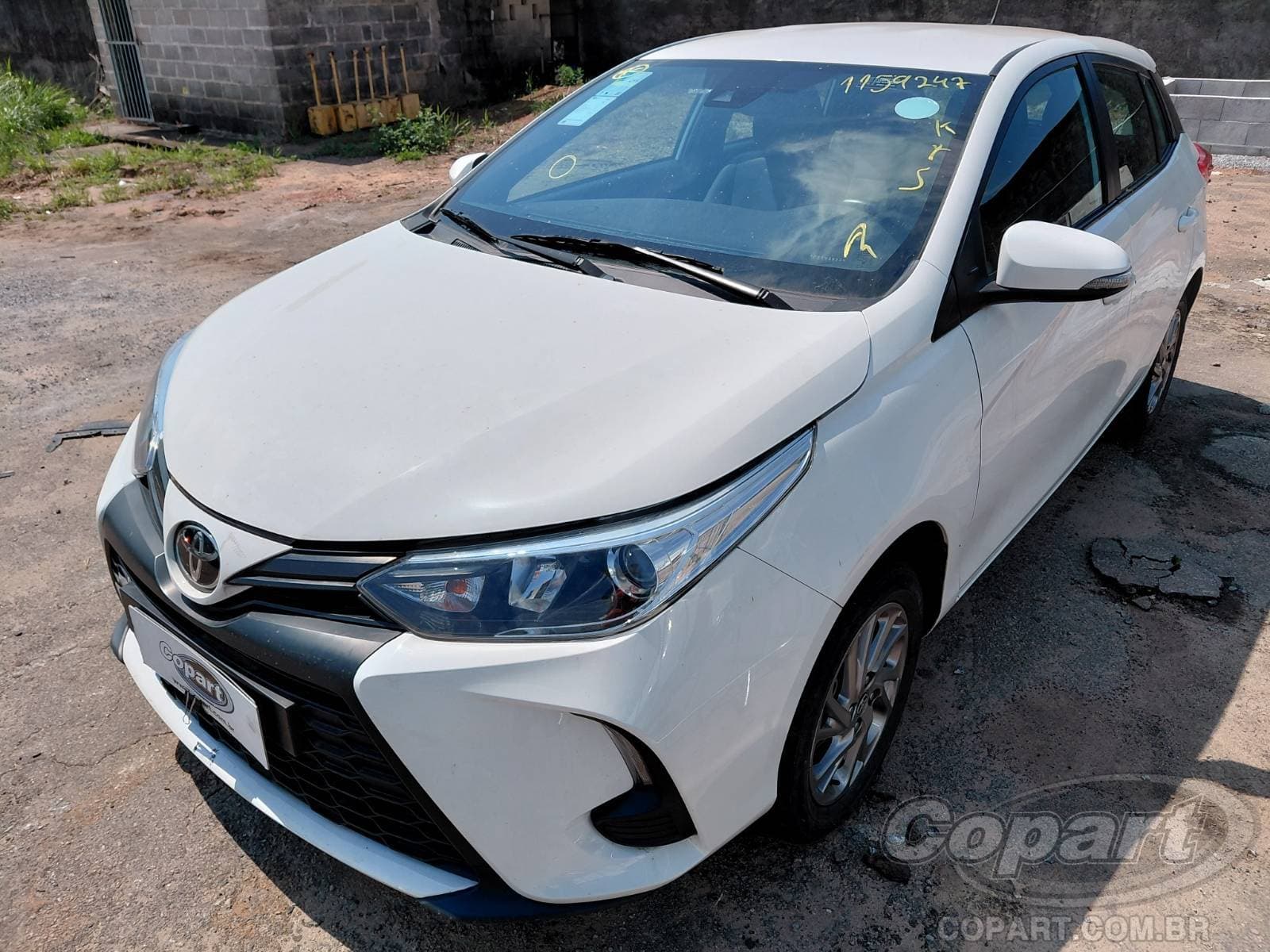 Toyota Yaris 2023 — foto 2