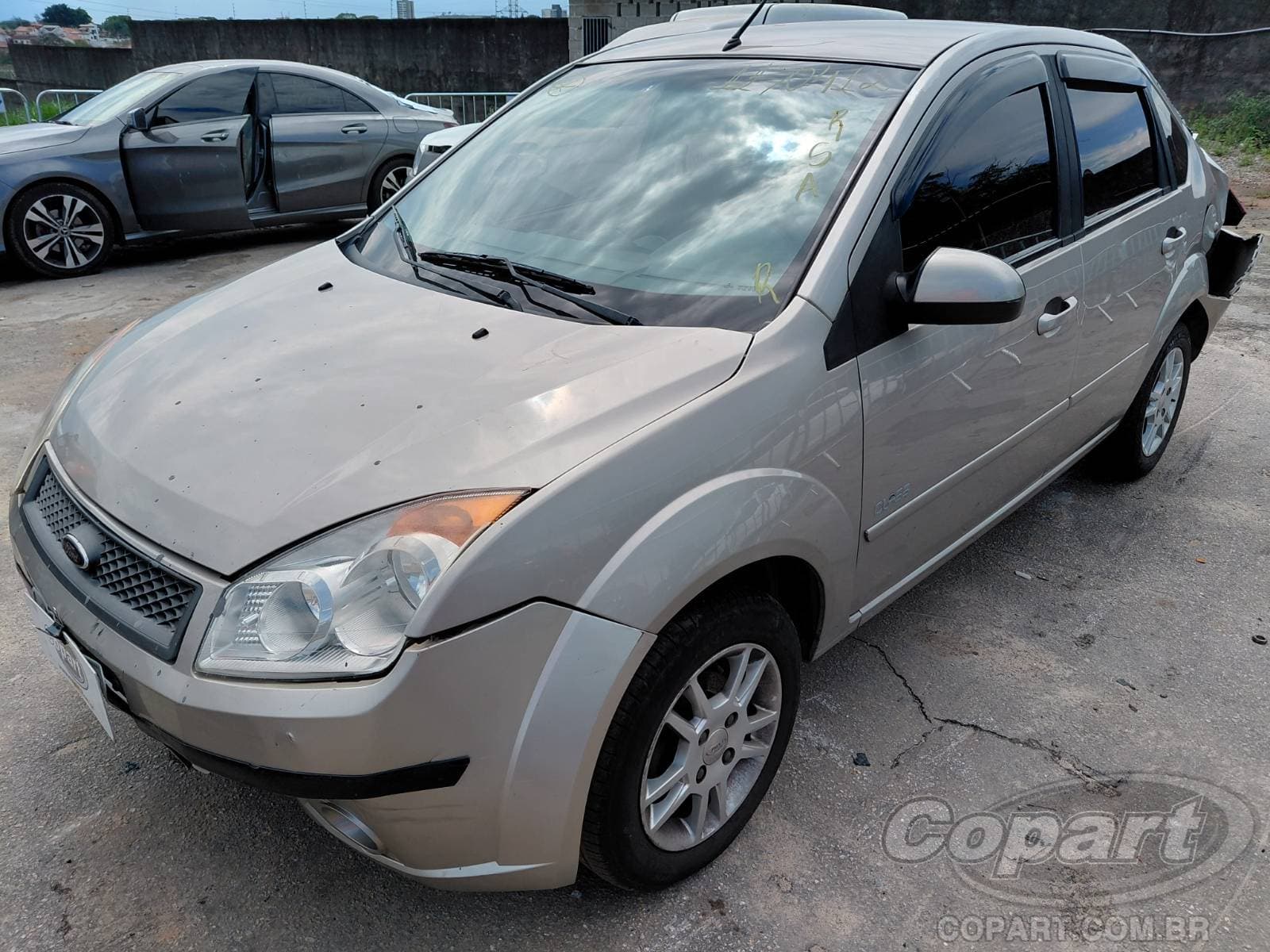 Ford Fiesta Sedan 2009 — foto 2