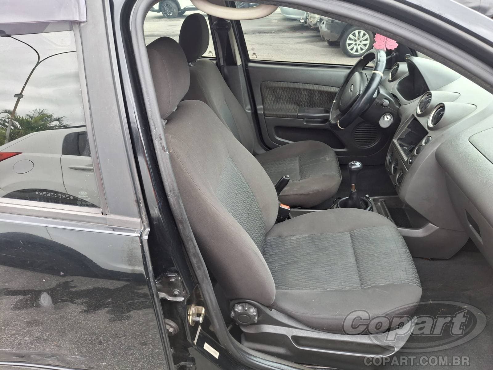 Ford Fiesta Sedan 2005 — foto 5