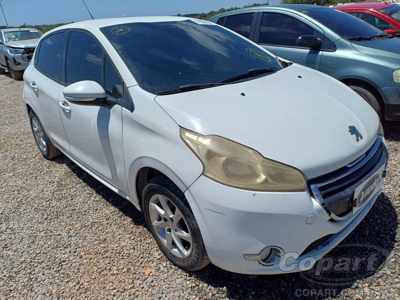 Peugeot 208 2015 — foto 1