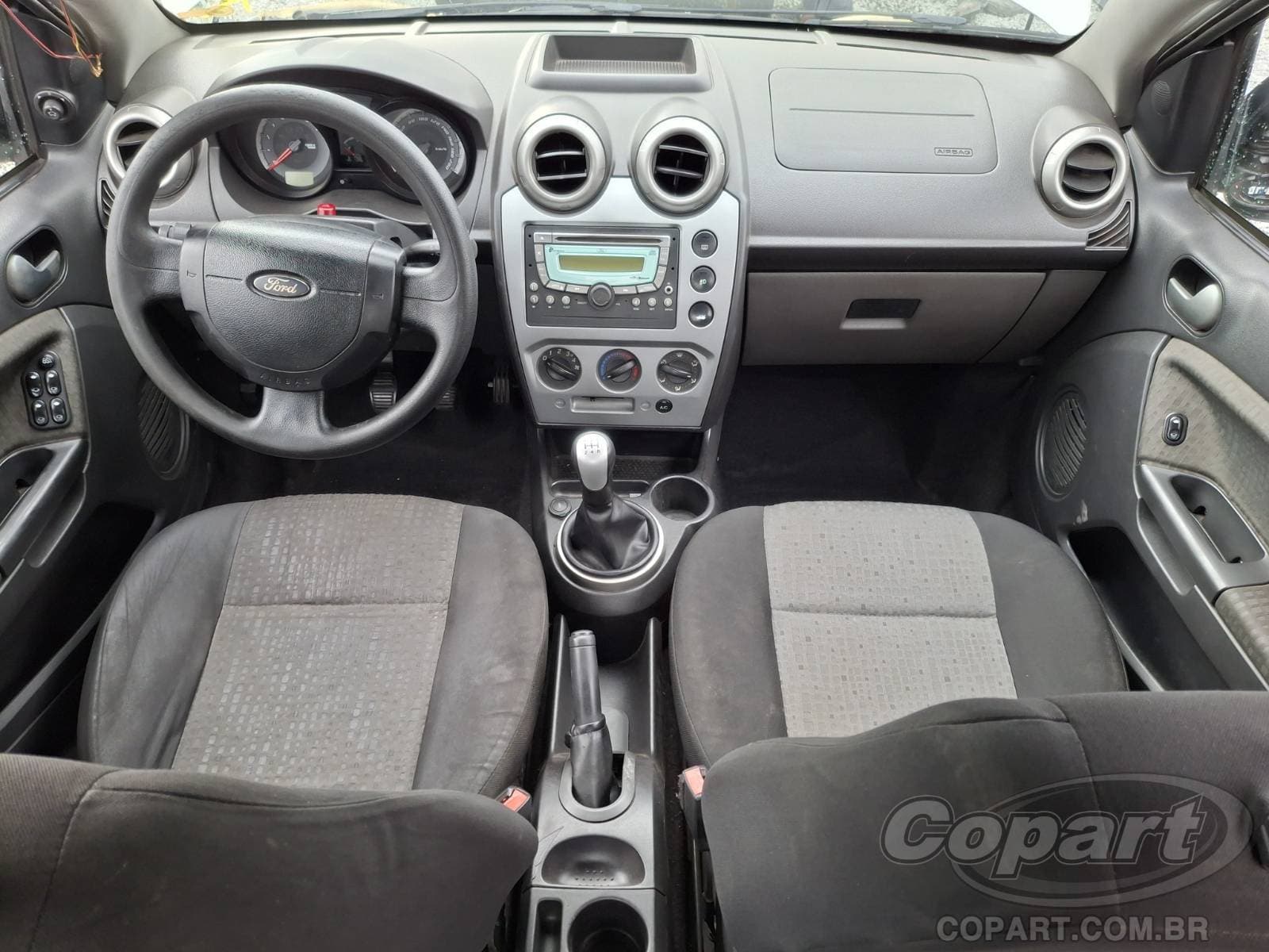 Ford Fiesta Sedan 2014 — foto 9
