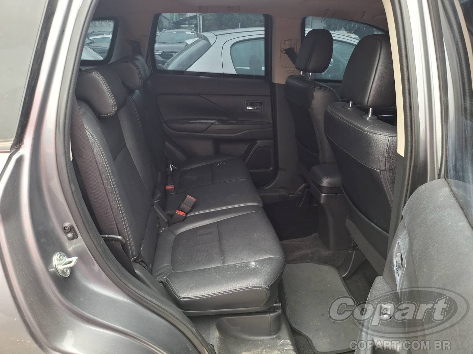 Mitsubishi Outlander 2018 — foto 6