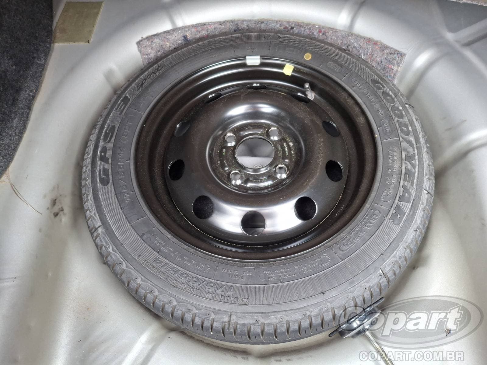 Ford Fiesta Sedan 2014 — foto 10