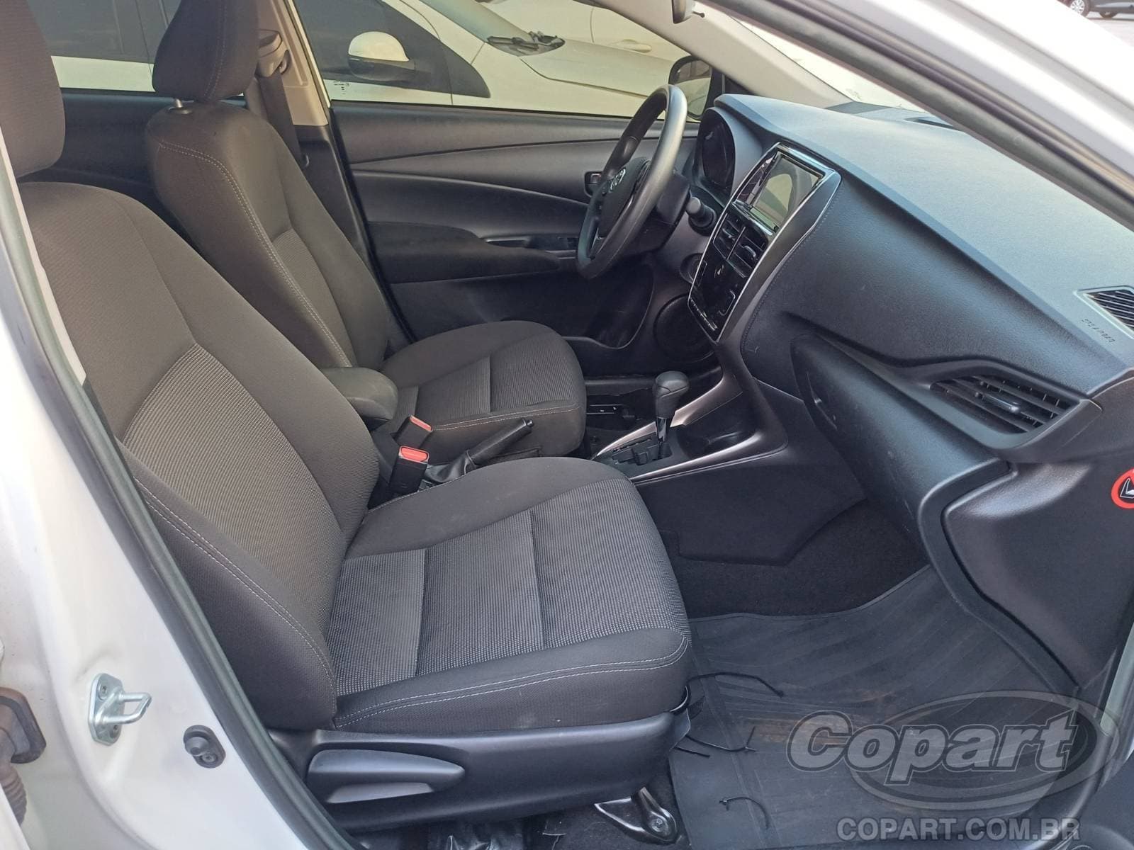 Toyota Yaris Seda 2023 — foto 5