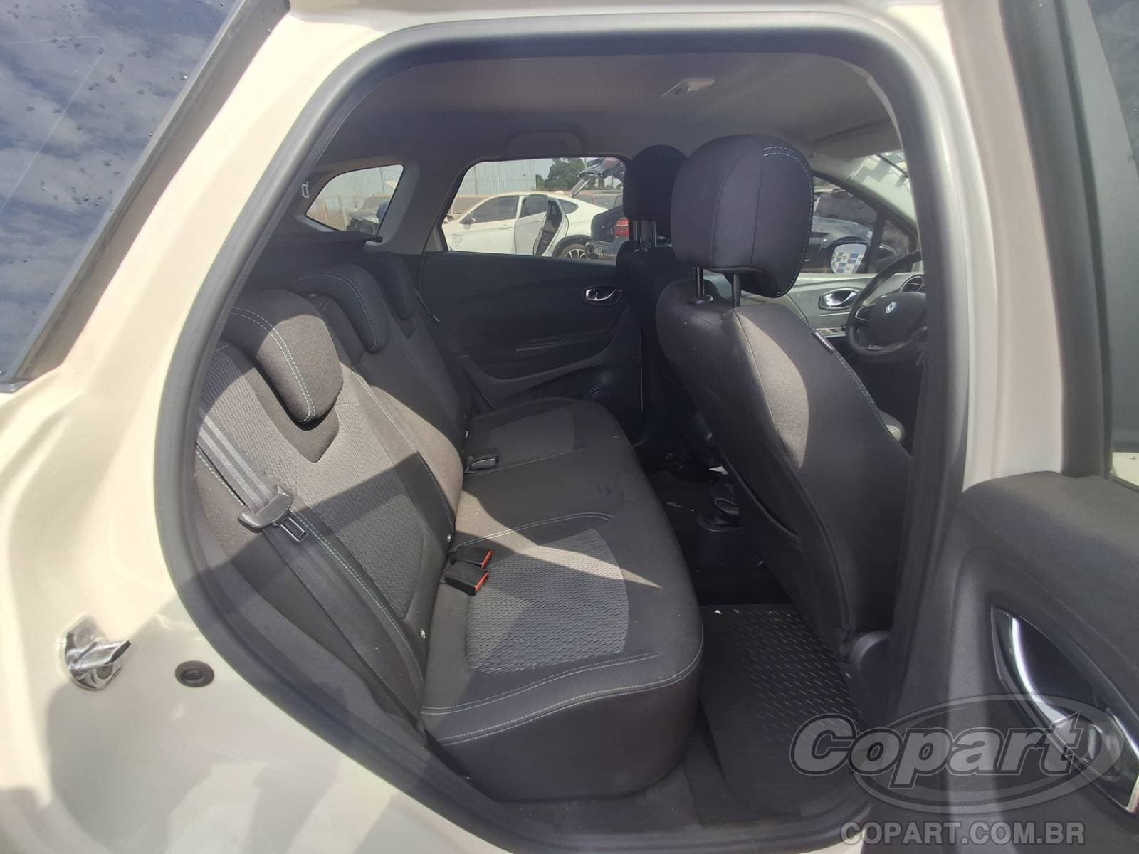 Renault Captur 2019 — foto 6
