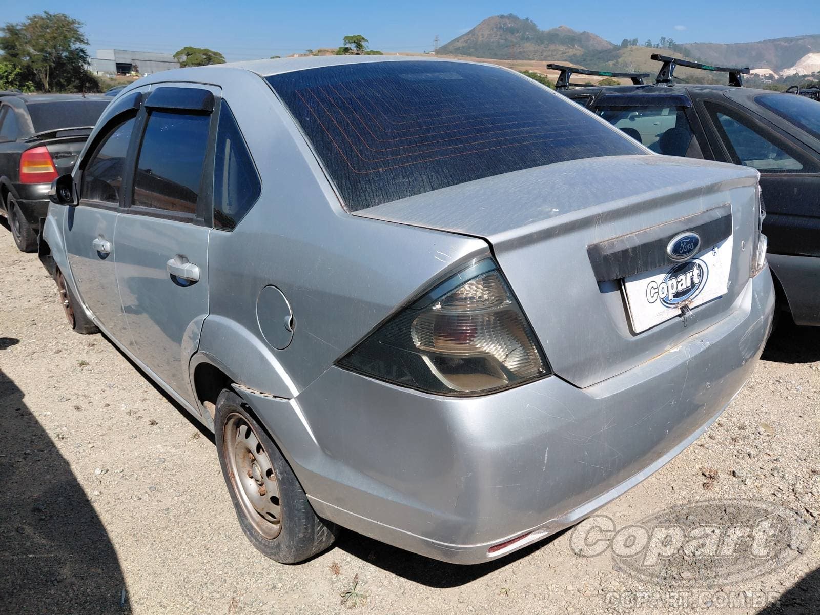 Ford Fiesta Sedan 2014 — foto 3
