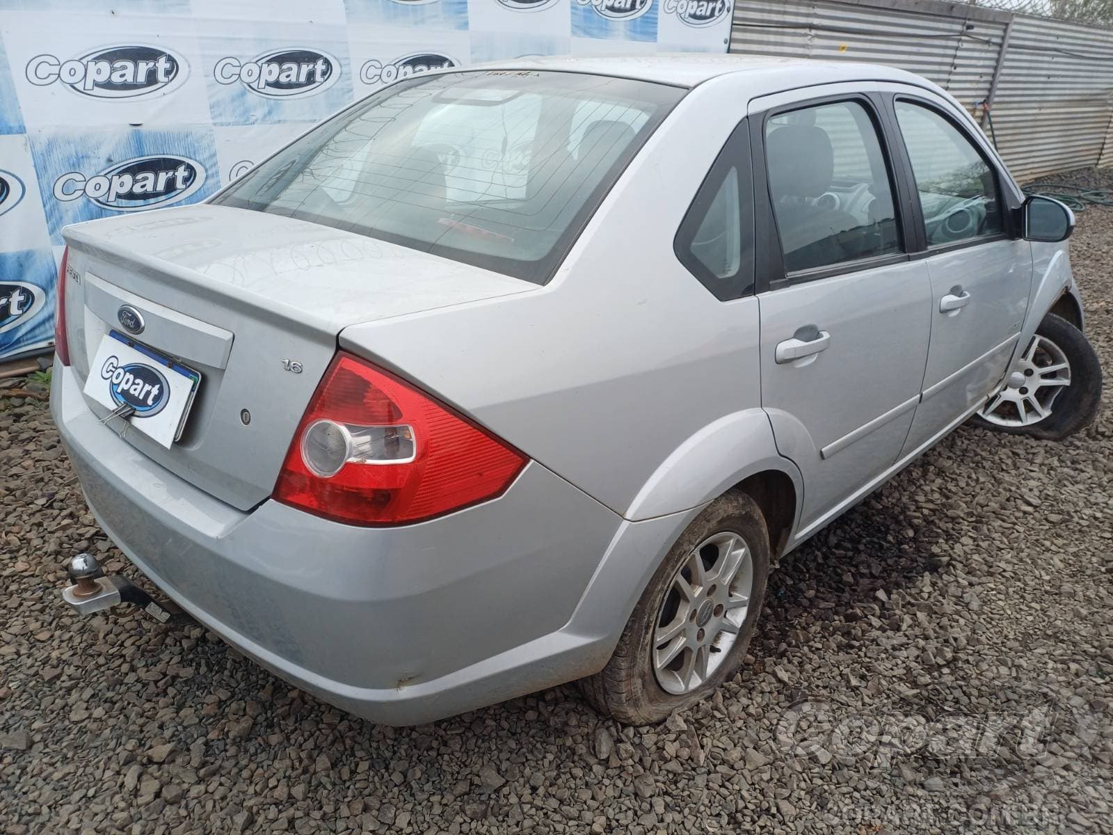 Ford Fiesta Sedan 2009 — foto 4