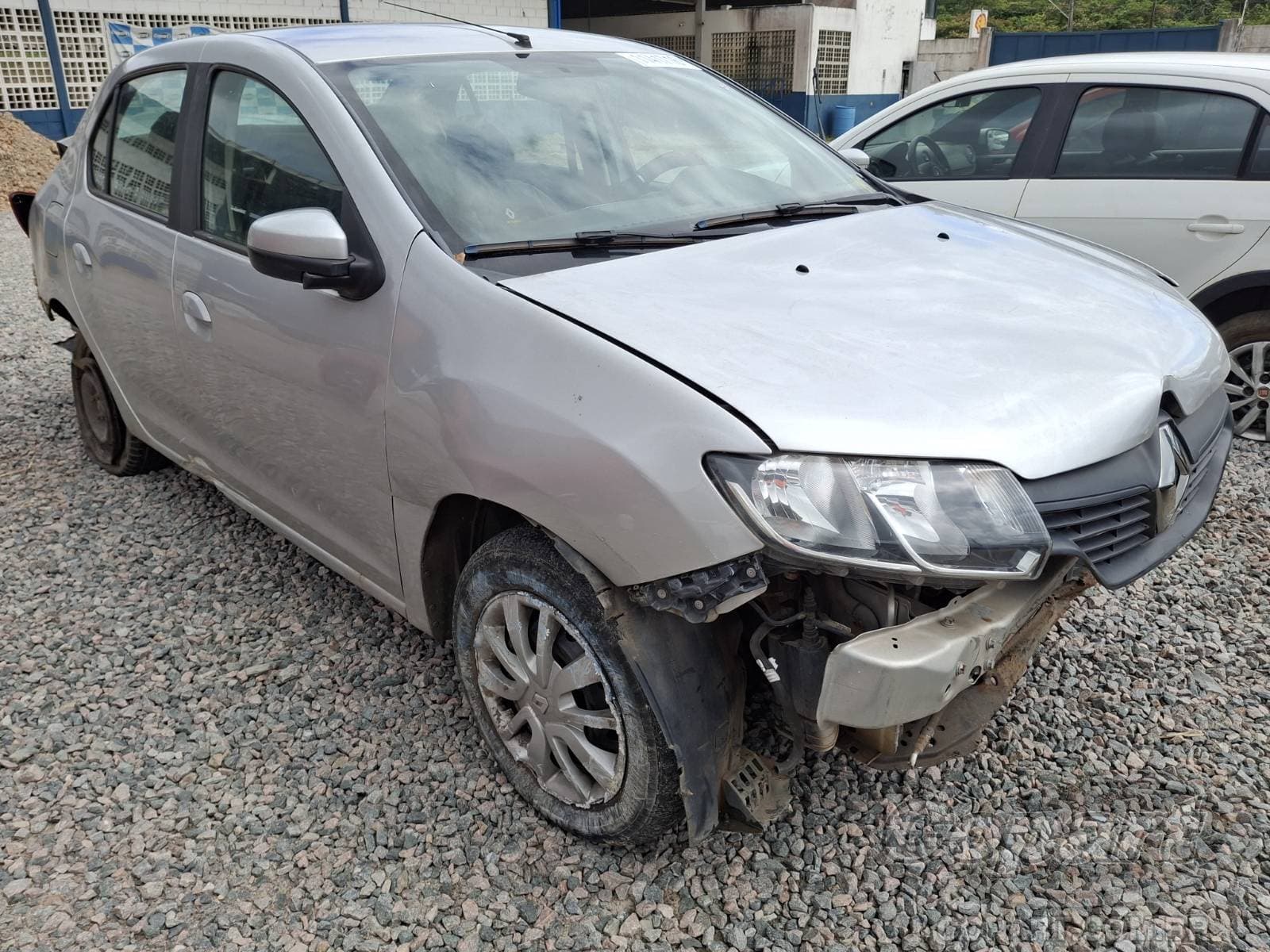Renault Logan 2017 — foto 1