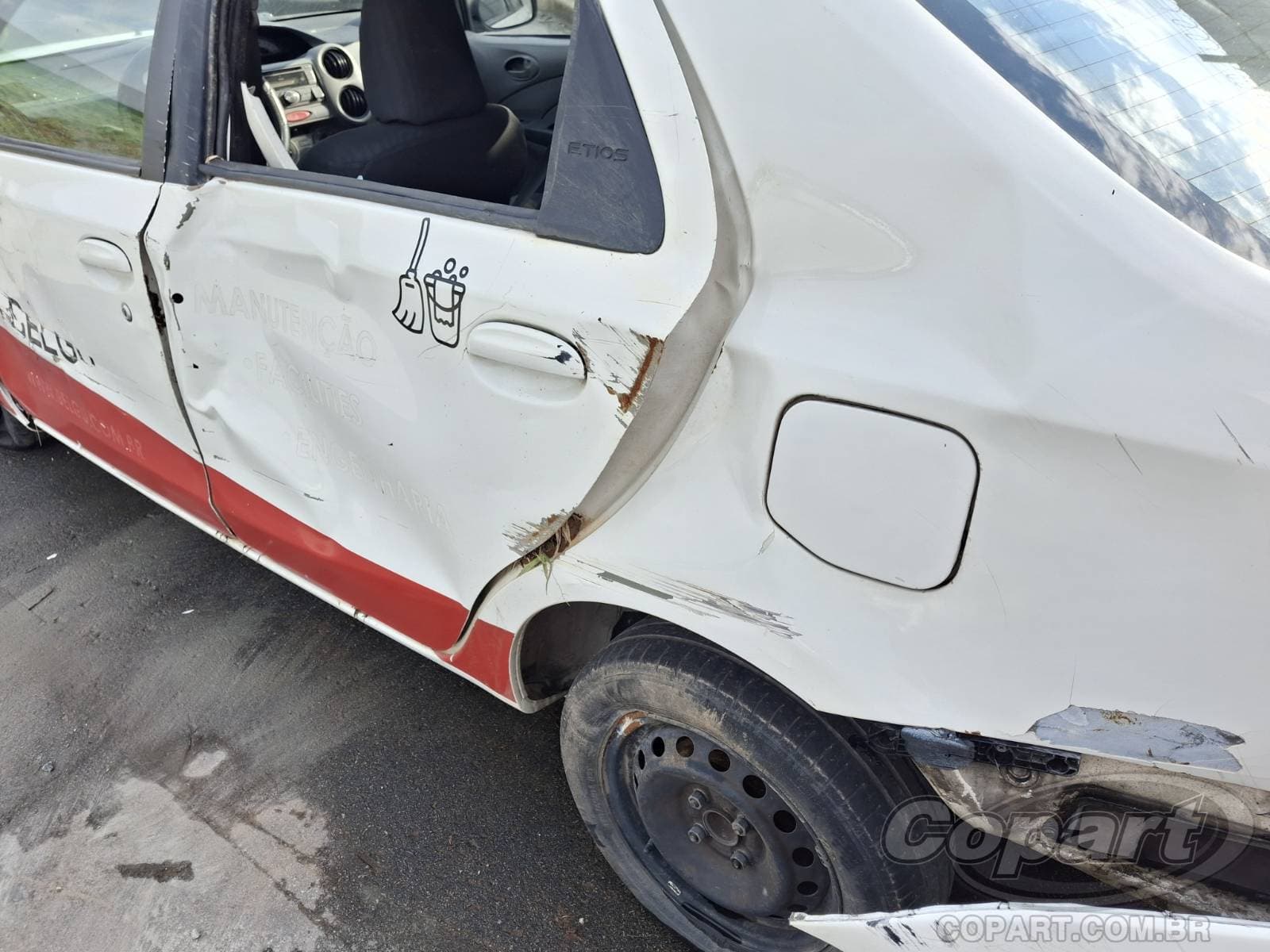 Toyota Etios Seda 2013 — foto 12