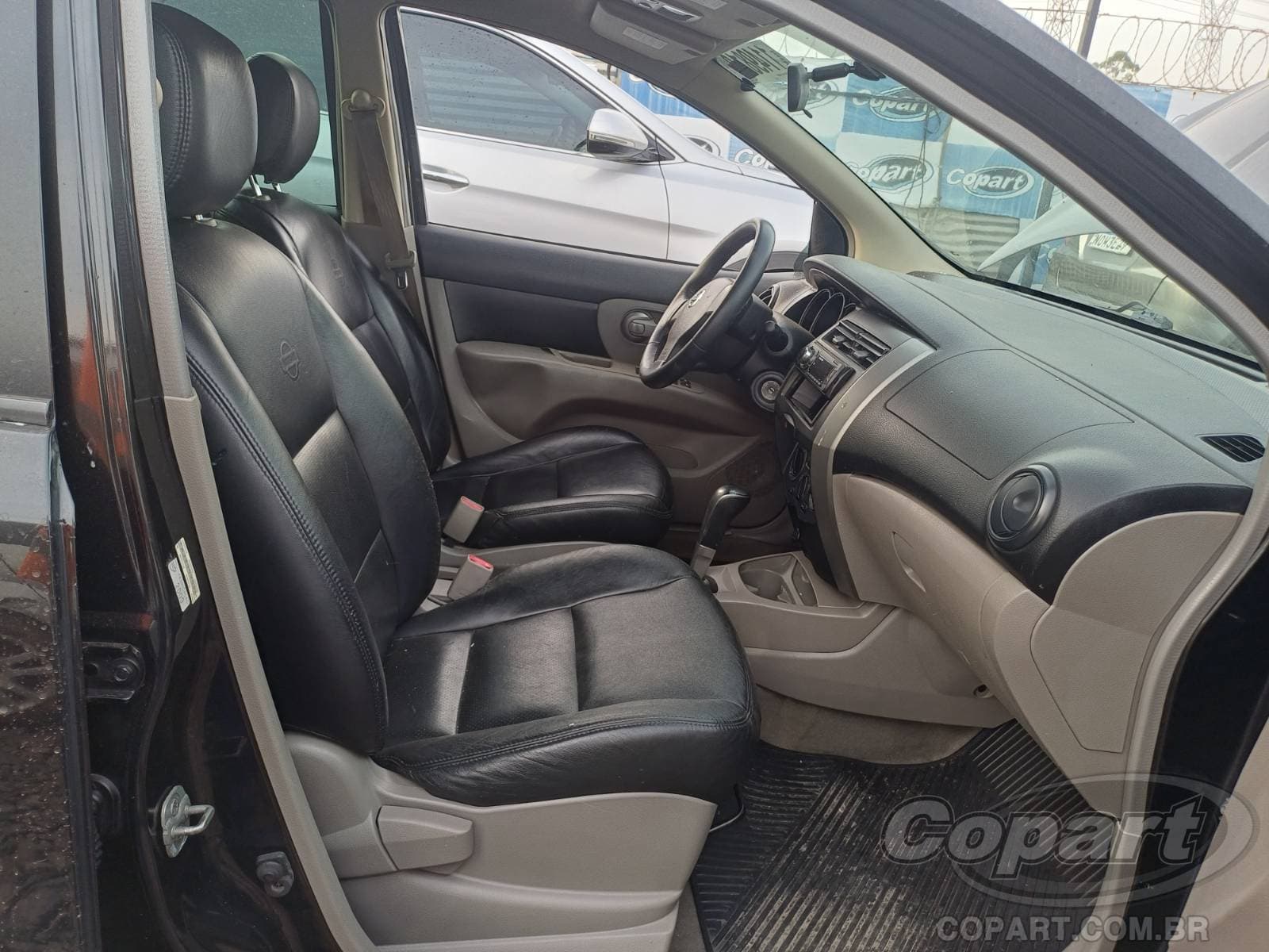 Nissan Livina 2010 — foto 5