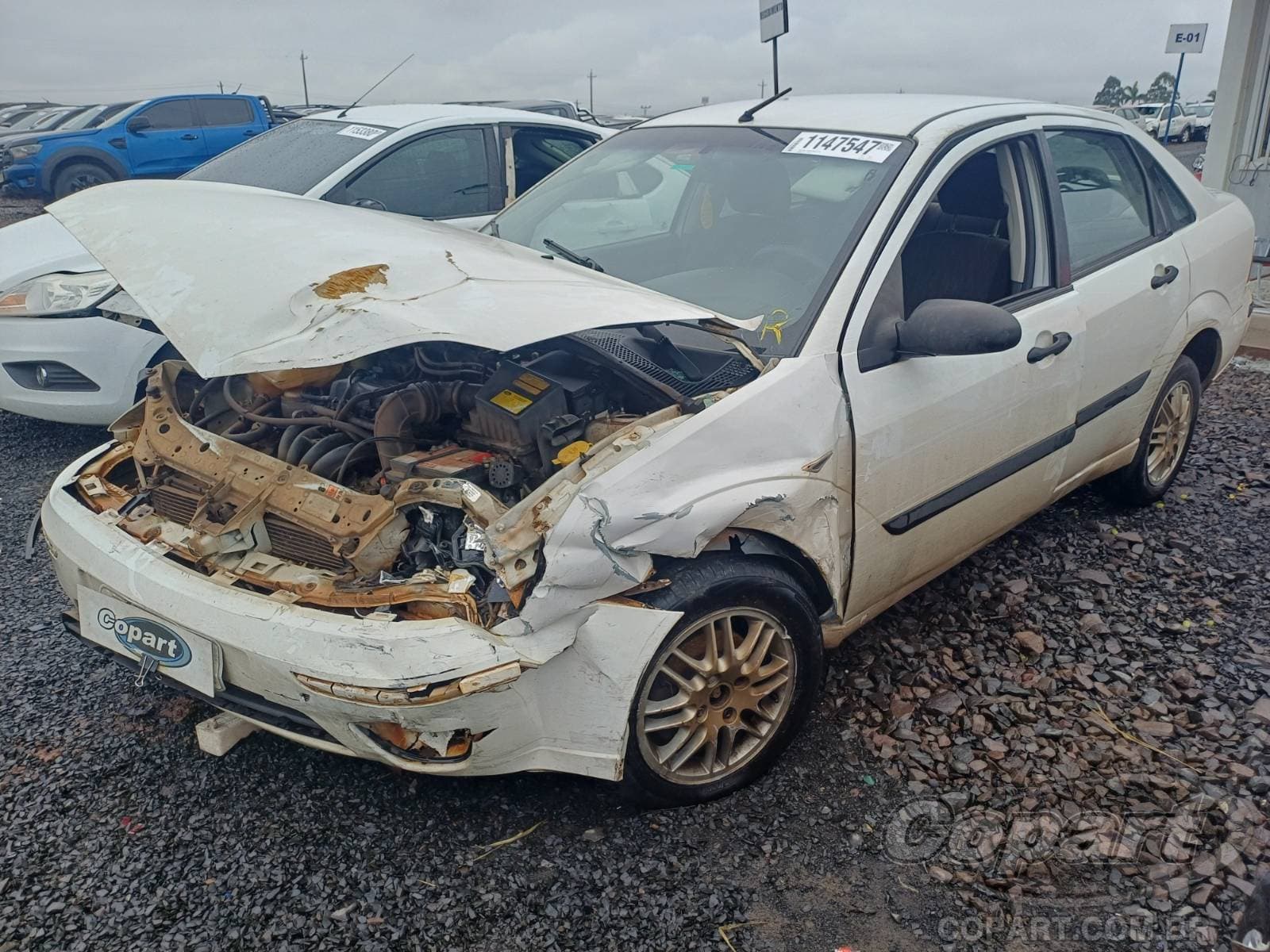 Ford Focus Sedan 2006 — foto 2