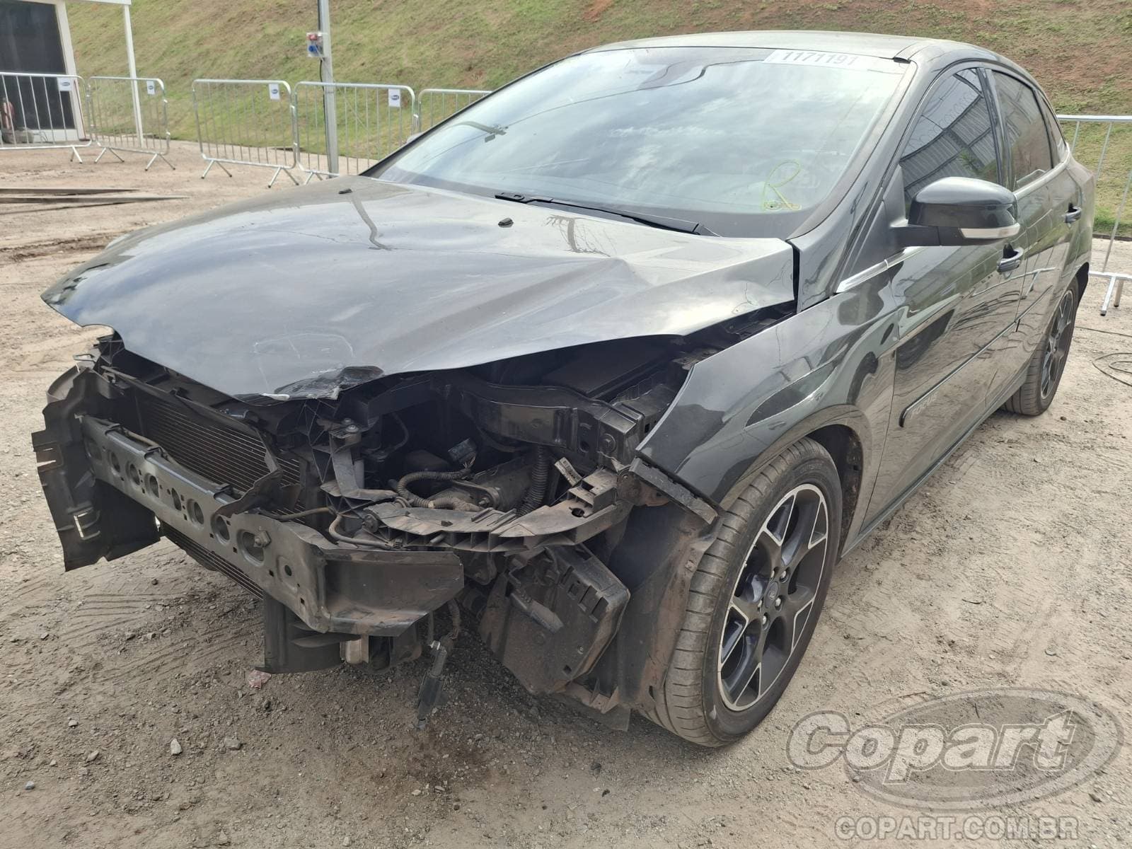 Ford Focus Sedan 2015 — foto 2