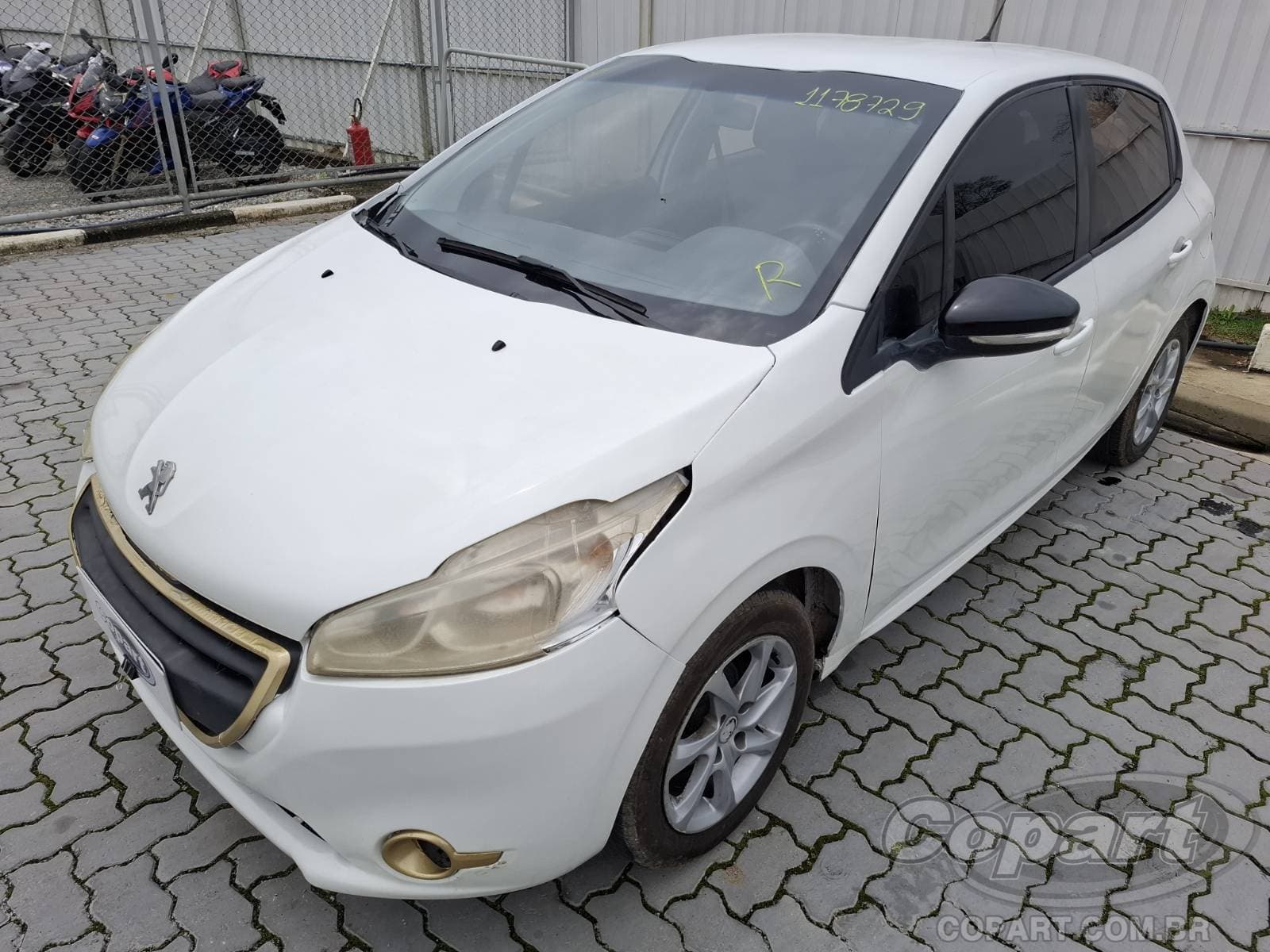 Peugeot 208 2014 — foto 2