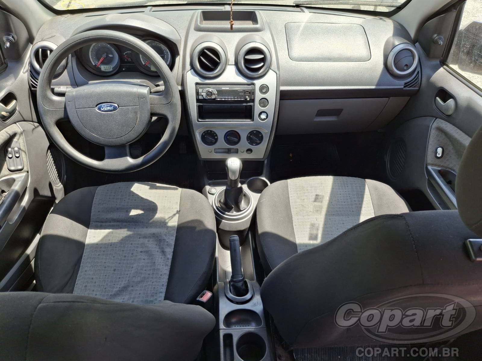 Ford Fiesta Sedan 2014 — foto 9