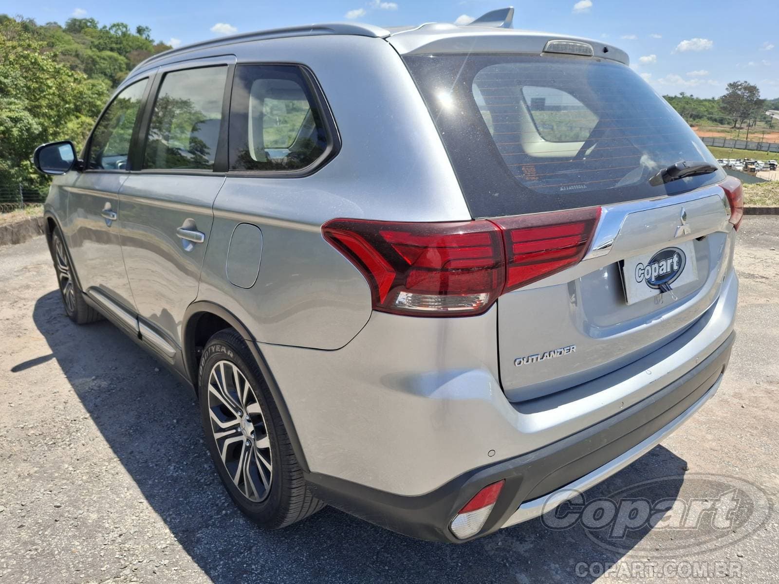 Mitsubishi Outlander 2018 — foto 3