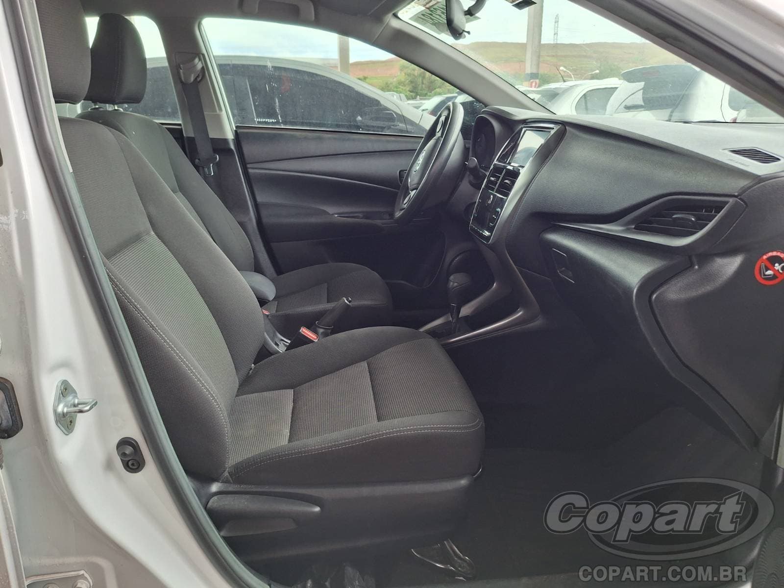 Toyota Yaris Seda 2023 — foto 5