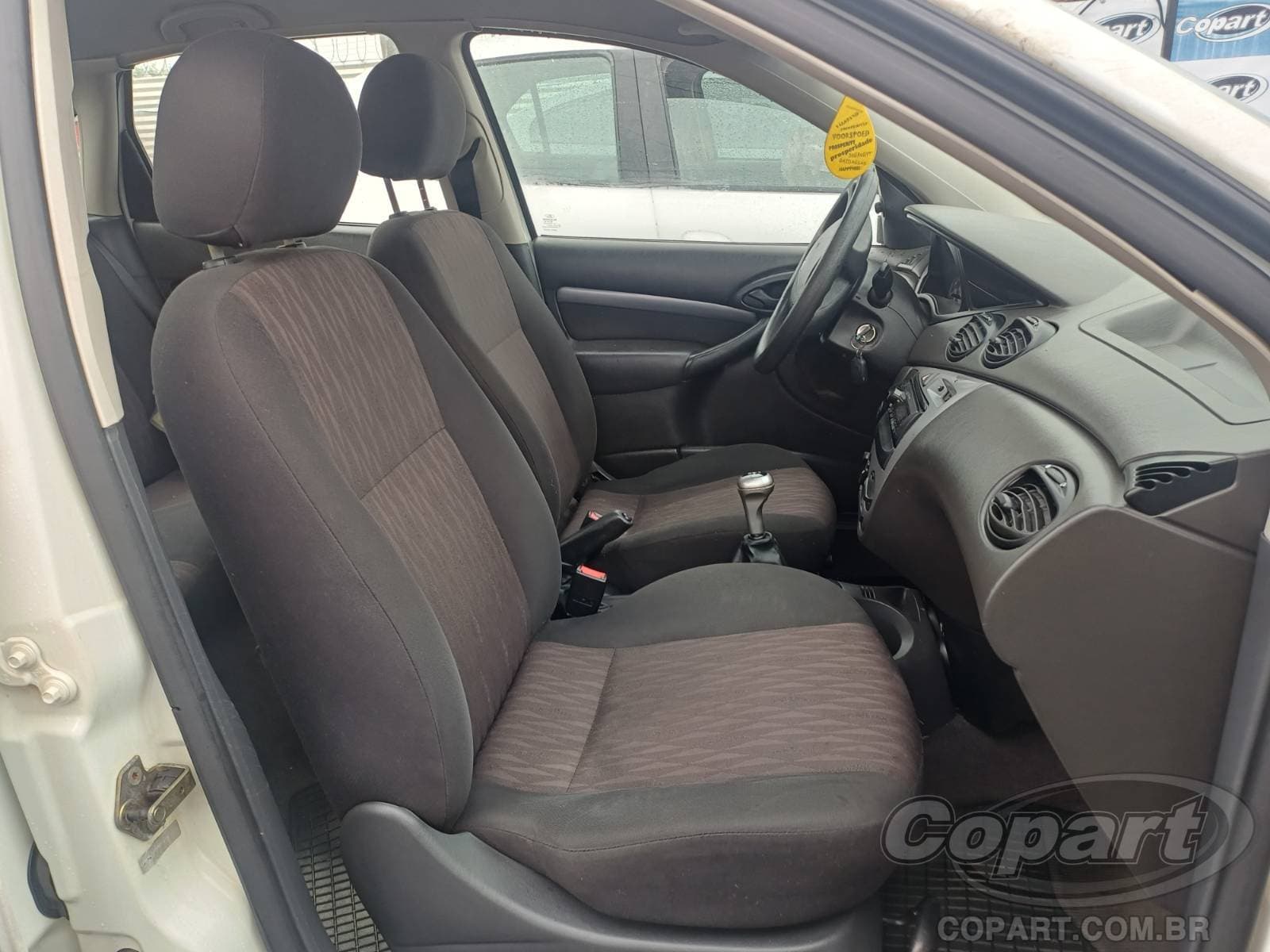 Ford Focus Sedan 2006 — foto 5