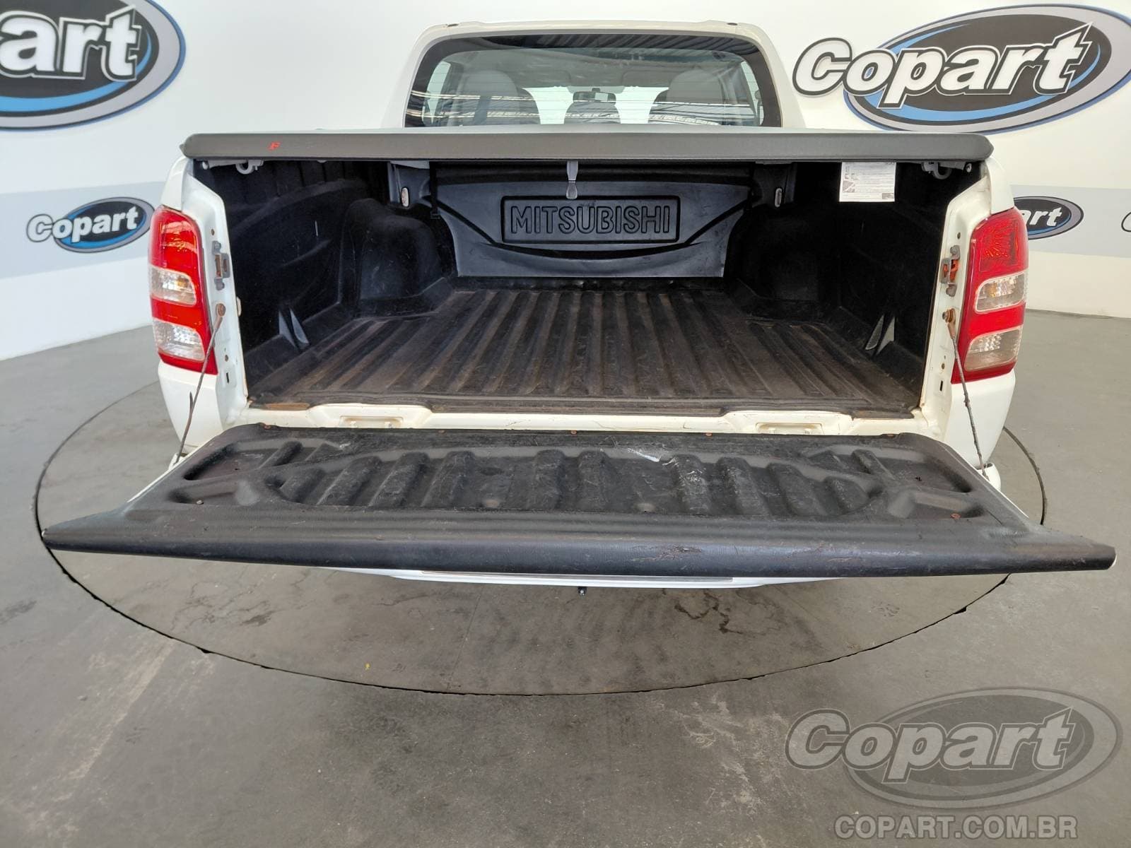 Mitsubishi L200 Triton 2023 — foto 11
