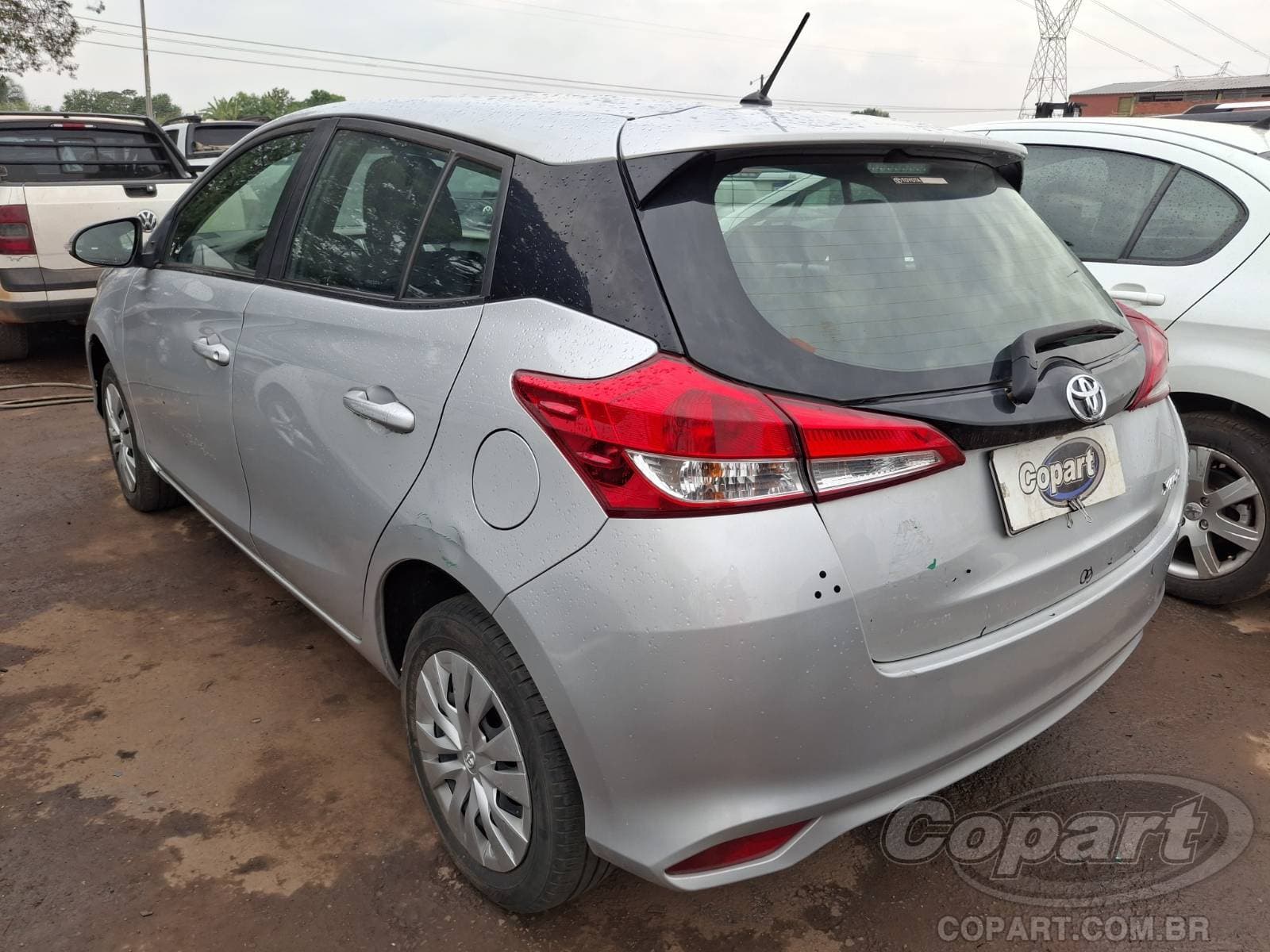 Toyota Yaris 2023 — foto 3