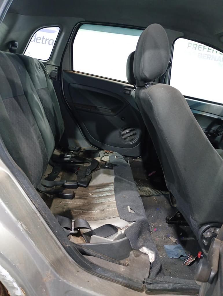 Ford Fiesta 2005 — foto 1