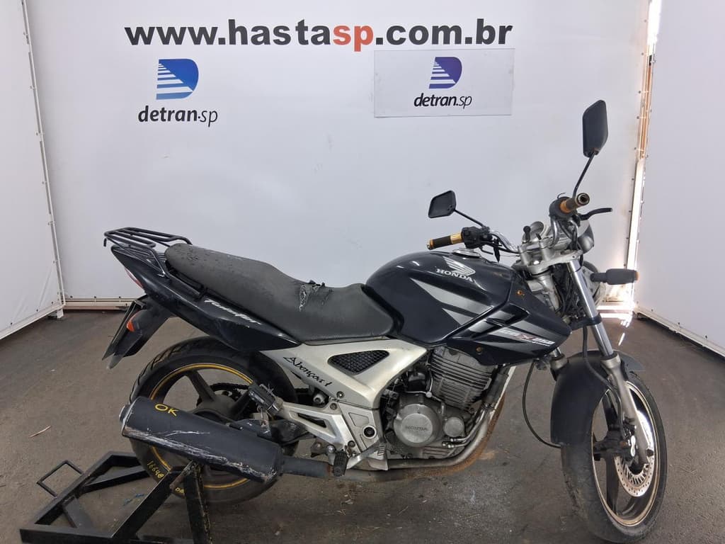 Honda CBX 250 Twister 2002, preta