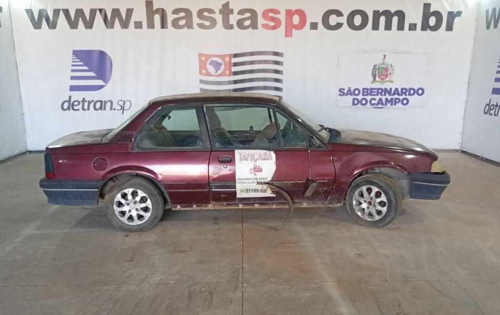 Chevrolet Monza GLS 1994, vermelha