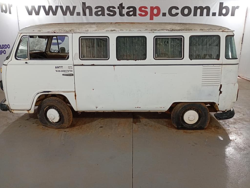 Volkswagen Kombi 1980, branca