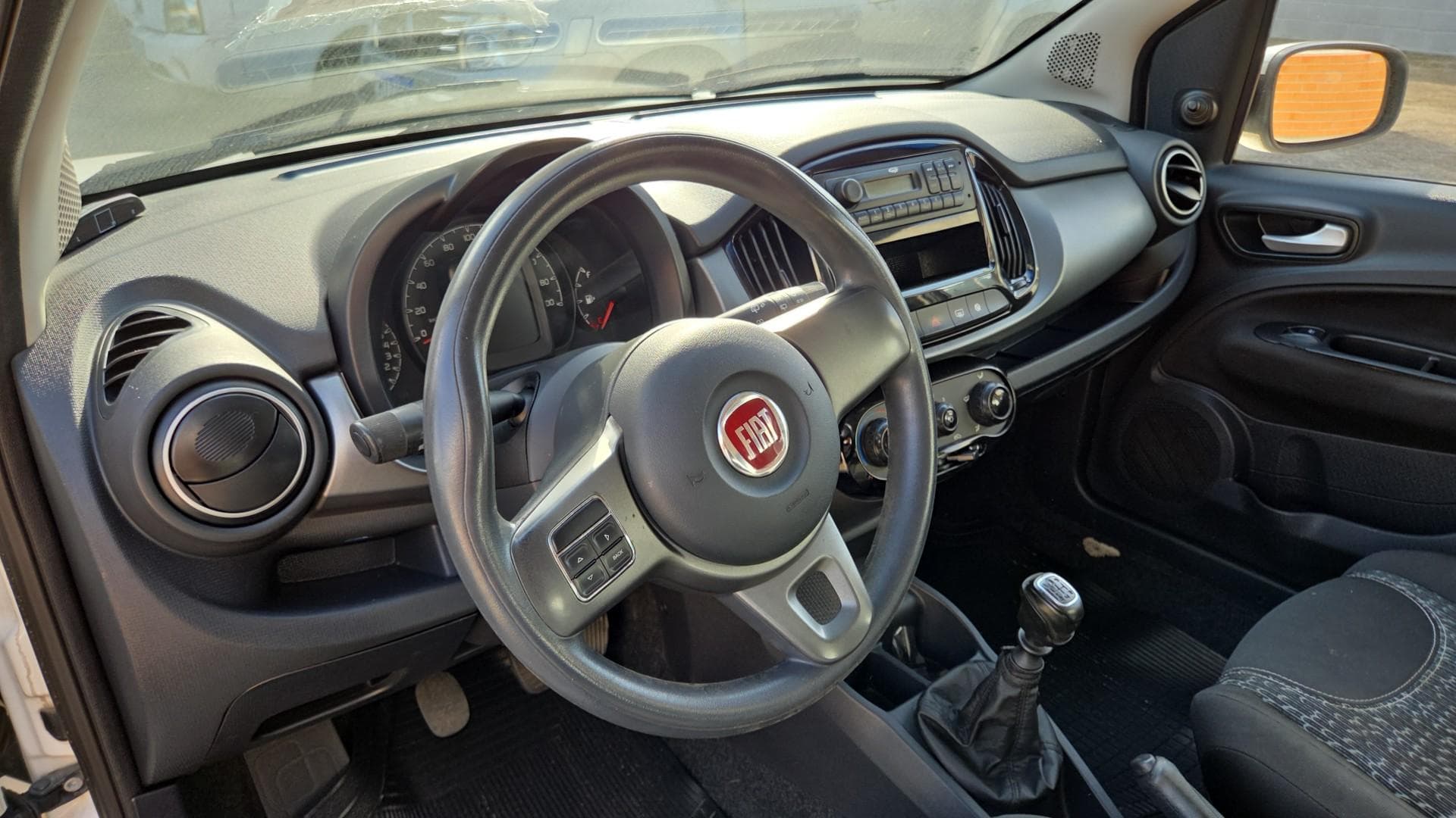 Fiat UNO Evolution 1.4 de 2016 — foto 7