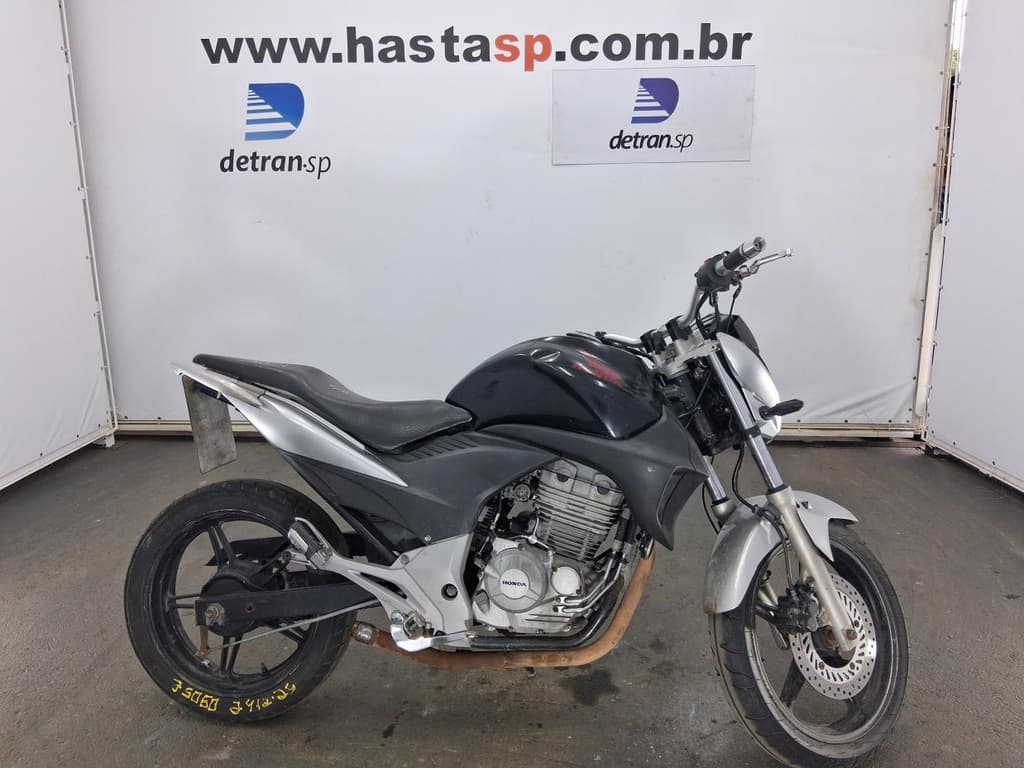 Honda CB 300r 2011 — foto 1