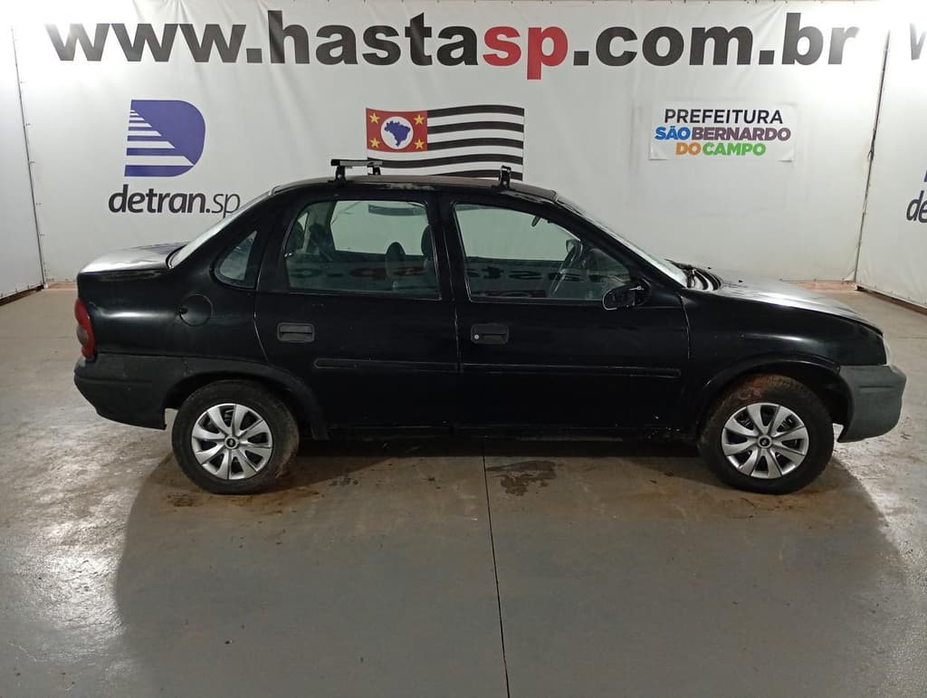 Chevrolet Classic Life 2005, preta