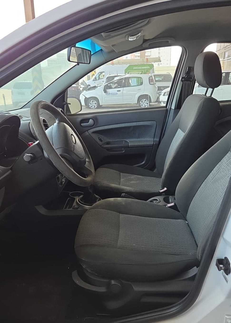 Ford Fiesta Sedan 1.6 Flex de 2014 — foto 6
