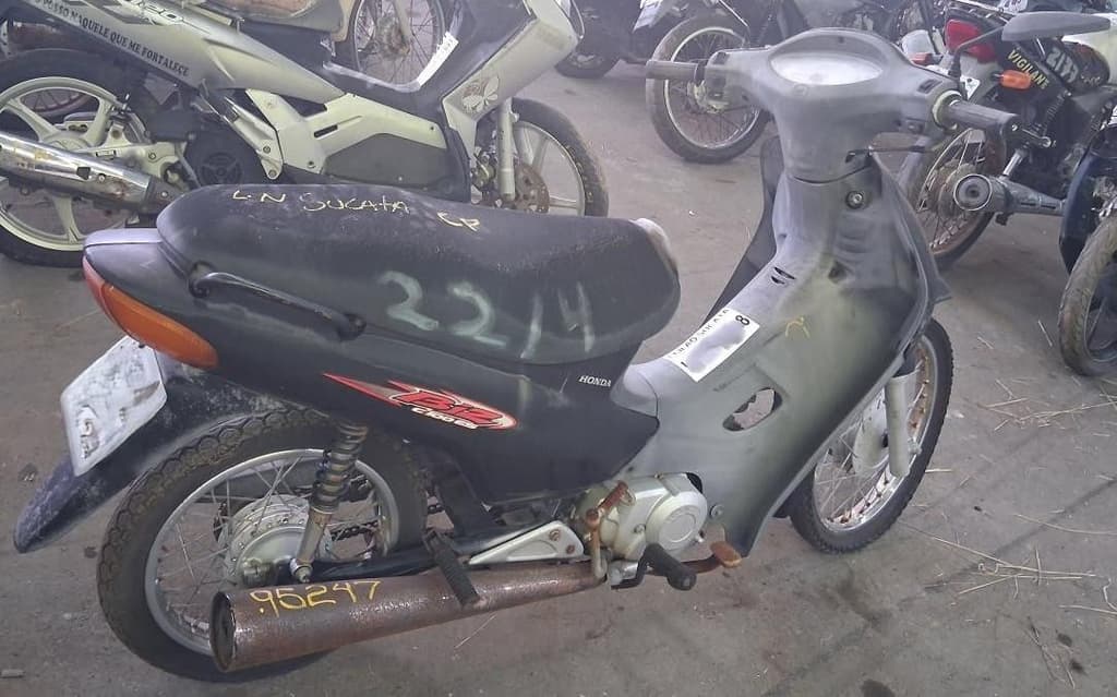 Honda C 100 - BIZ 2005 — foto 2