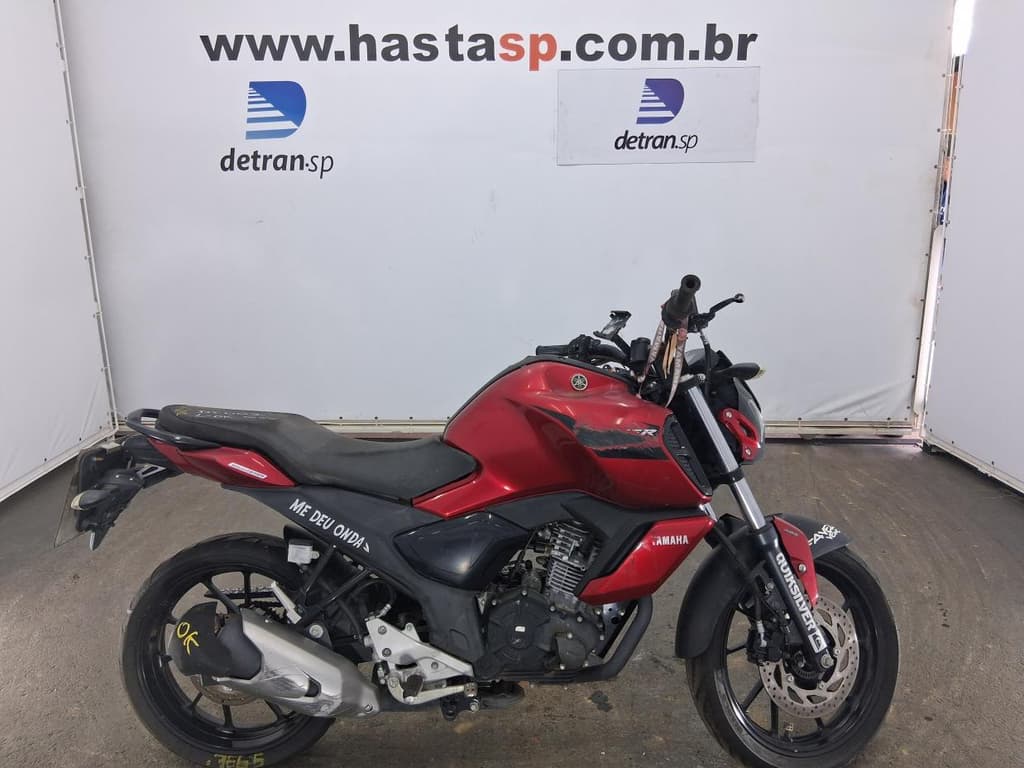 Yamaha Fz15 Fazer ABS 2024, vermelha