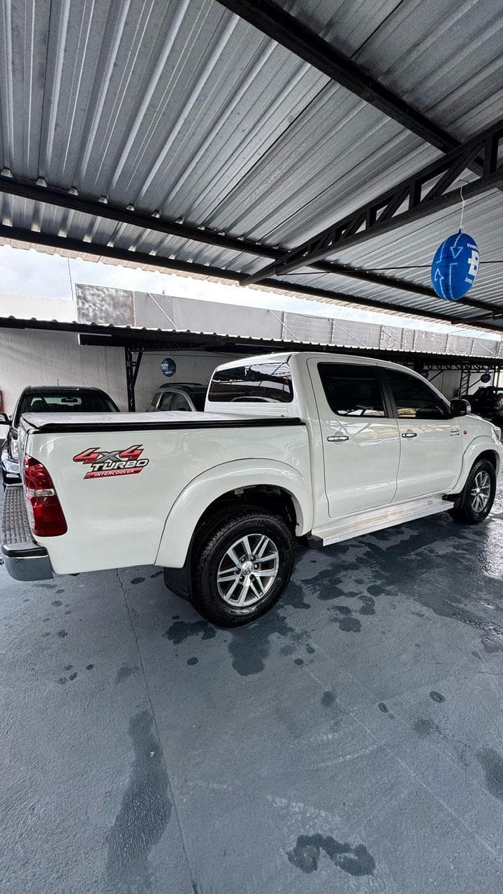 Toyota Hilux 2013 — foto 2
