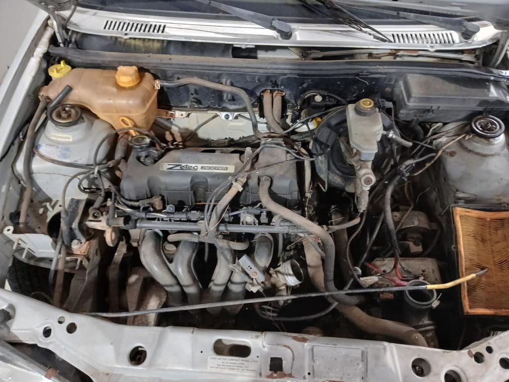 Ford Fiesta GL 2000 — foto 5
